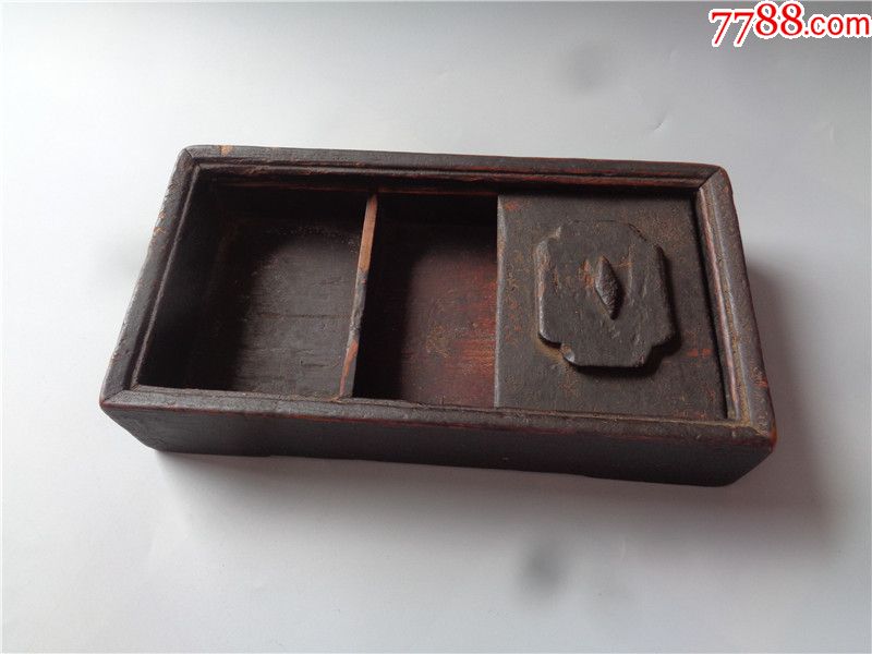 清代木雕旱烟丝盒