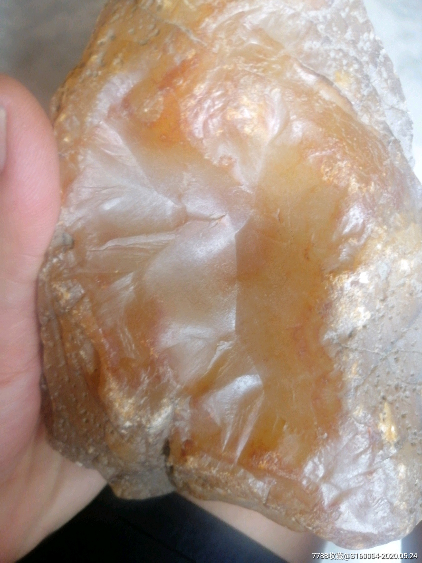 黄蜡玉果冻玉石,重3斤2两,玉质细腻,通透润滑.