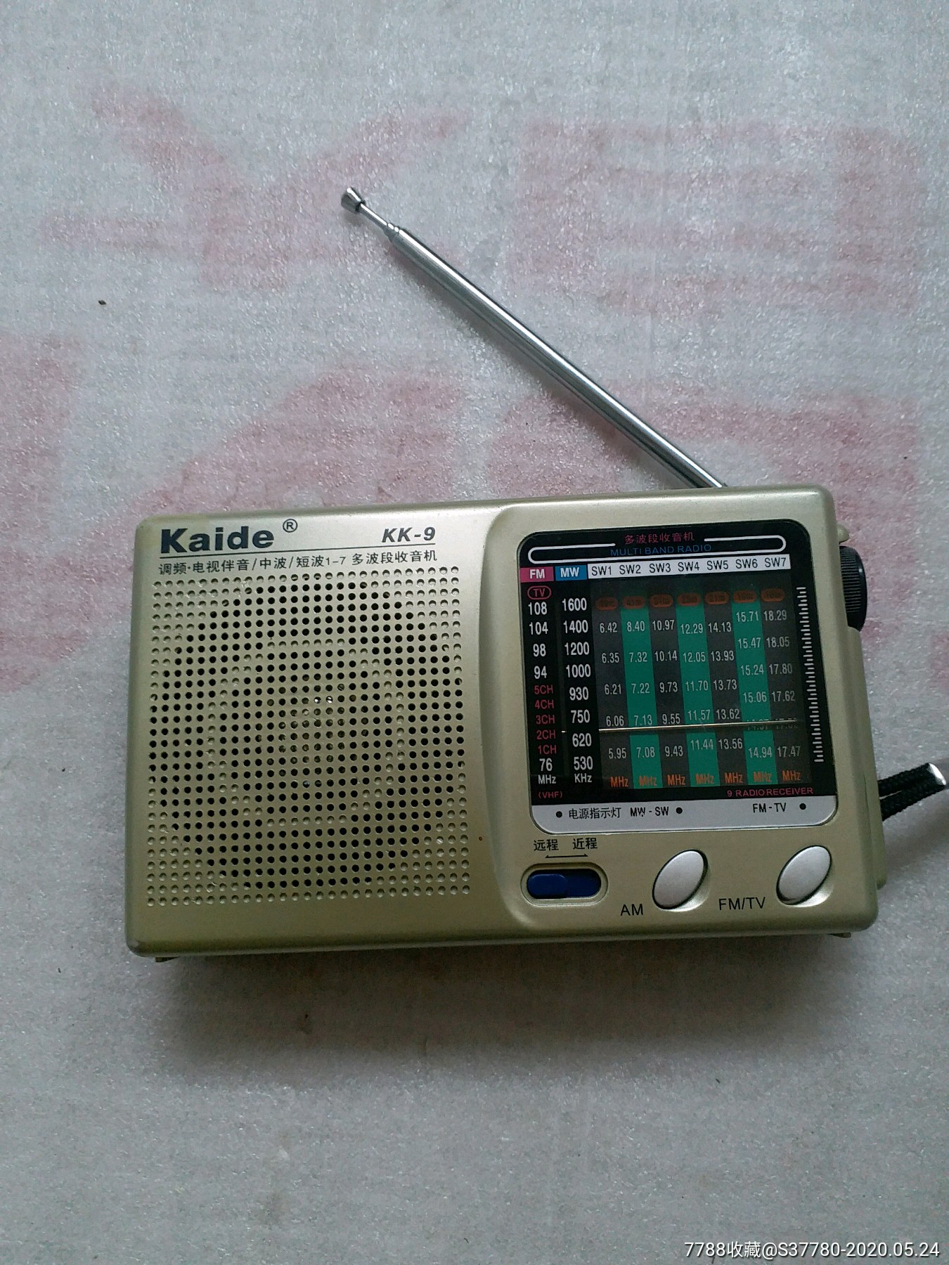 收音机外观无磕碰功能正常使用电池处有点松动需要放点金属片