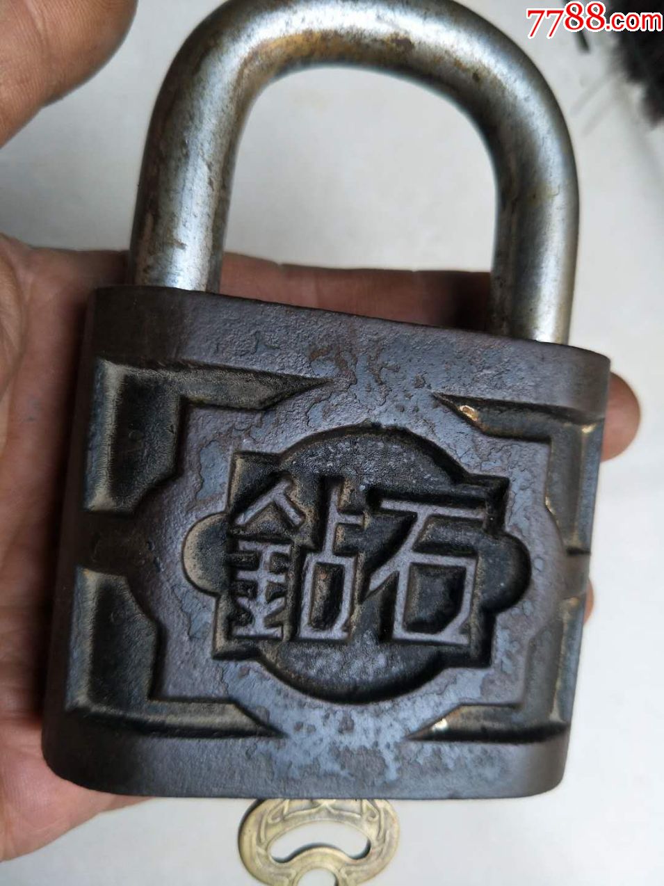 老钻石牌锁铜簧特别一把钥匙是不是后配的不详好用品相如图