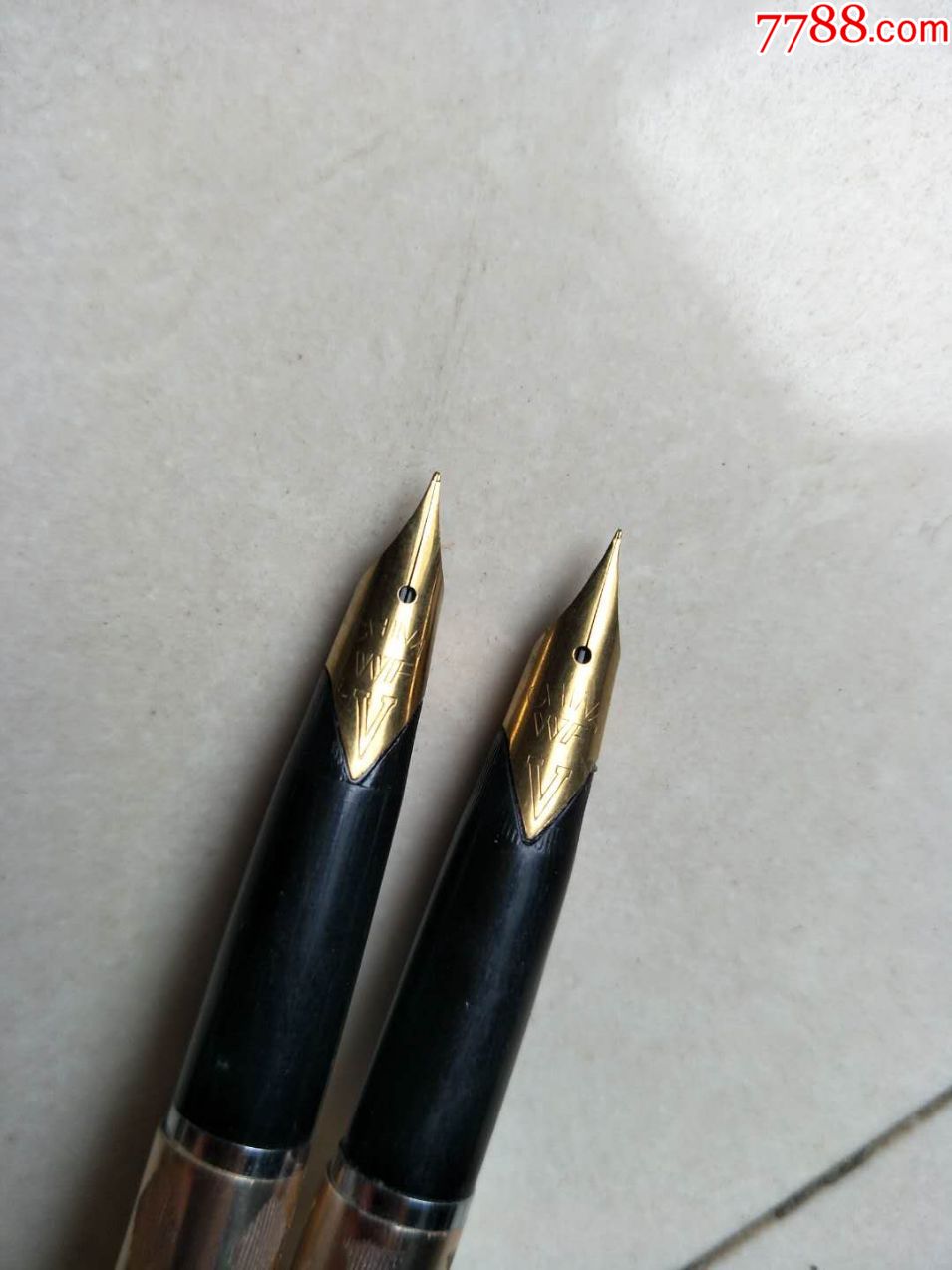 丹东标的白翎钢笔2支一起拍,全新品,没有使用过的,原盒装