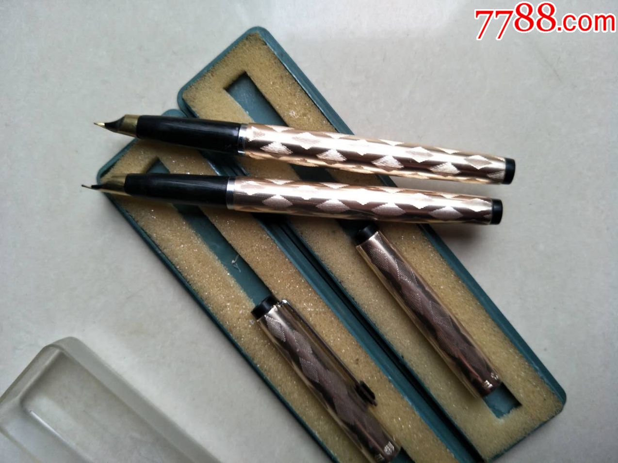 丹东标的白翎钢笔2支一起拍,全新品,没有使用过的,原盒装