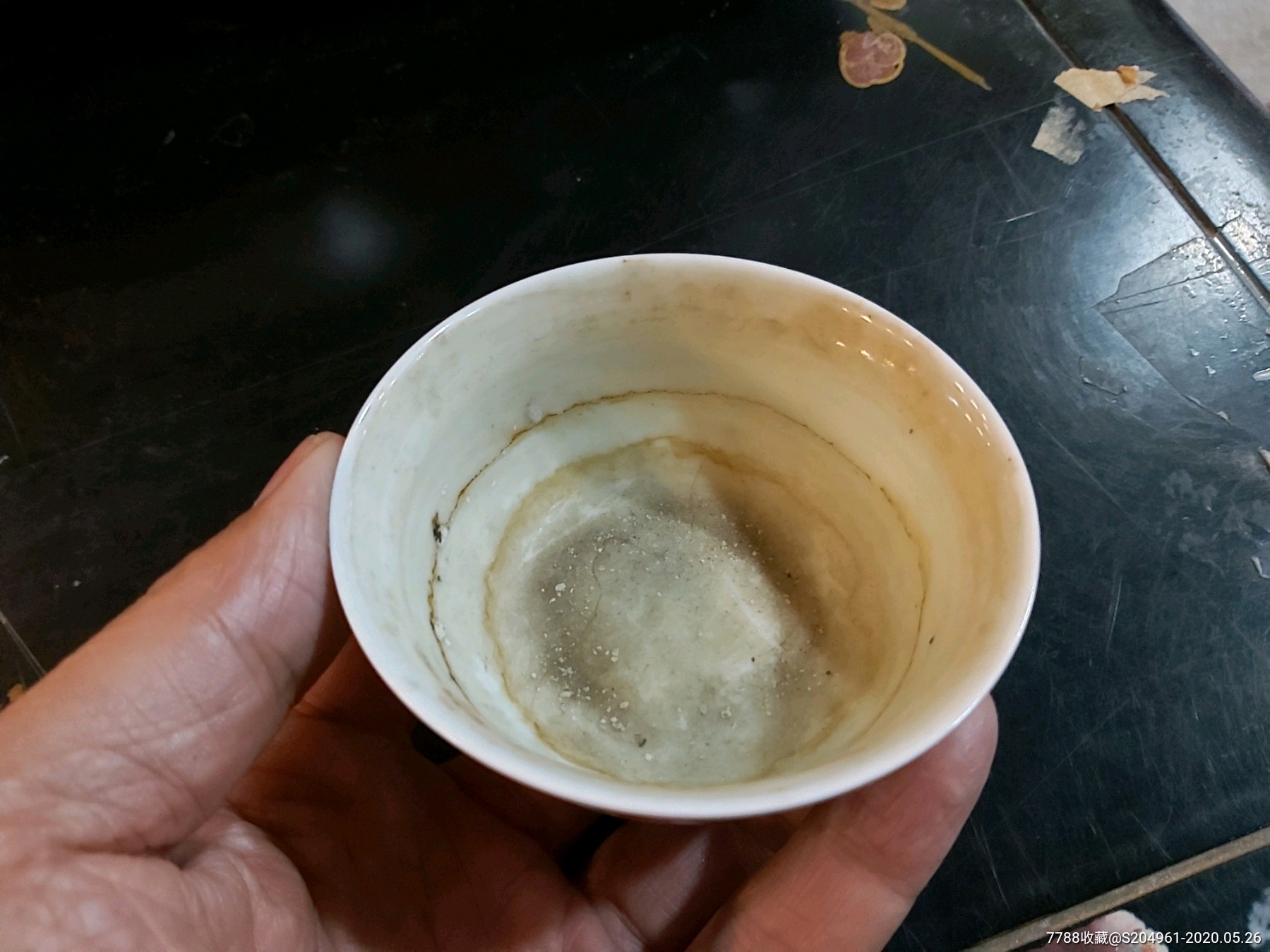 老酒杯一只,画工精美,胎薄