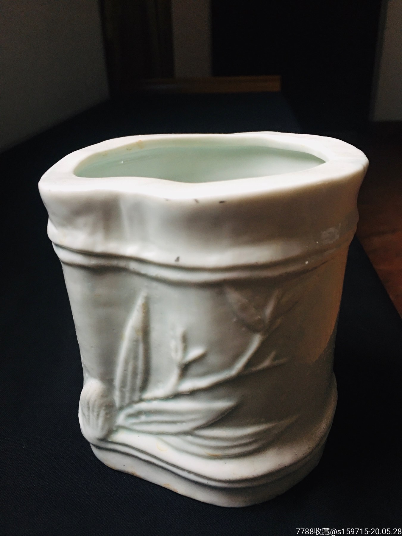 德化窑清代白釉竹形笔筒