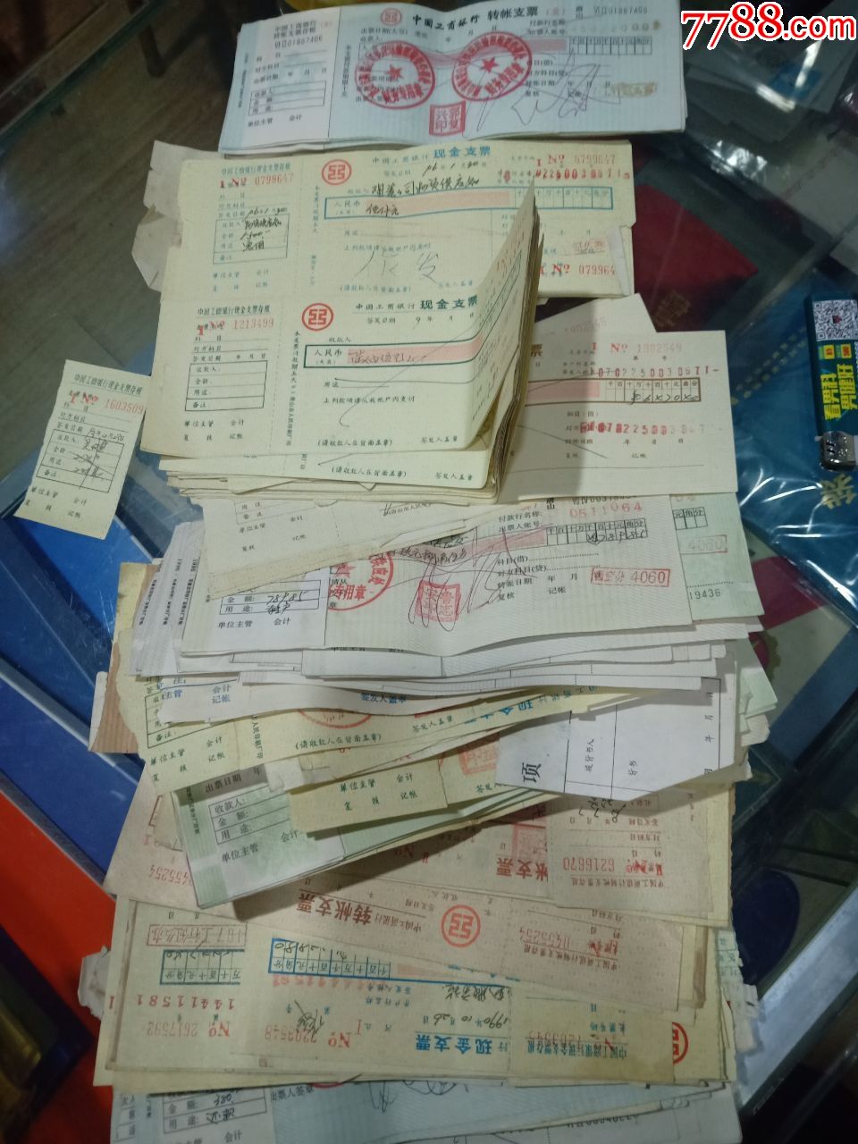 支票一堆
