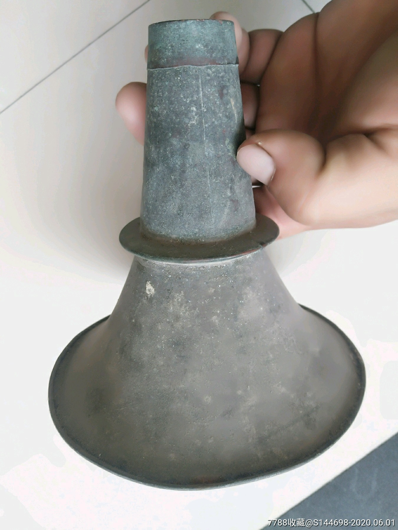 一个清代唢呐的铜制喇叭口