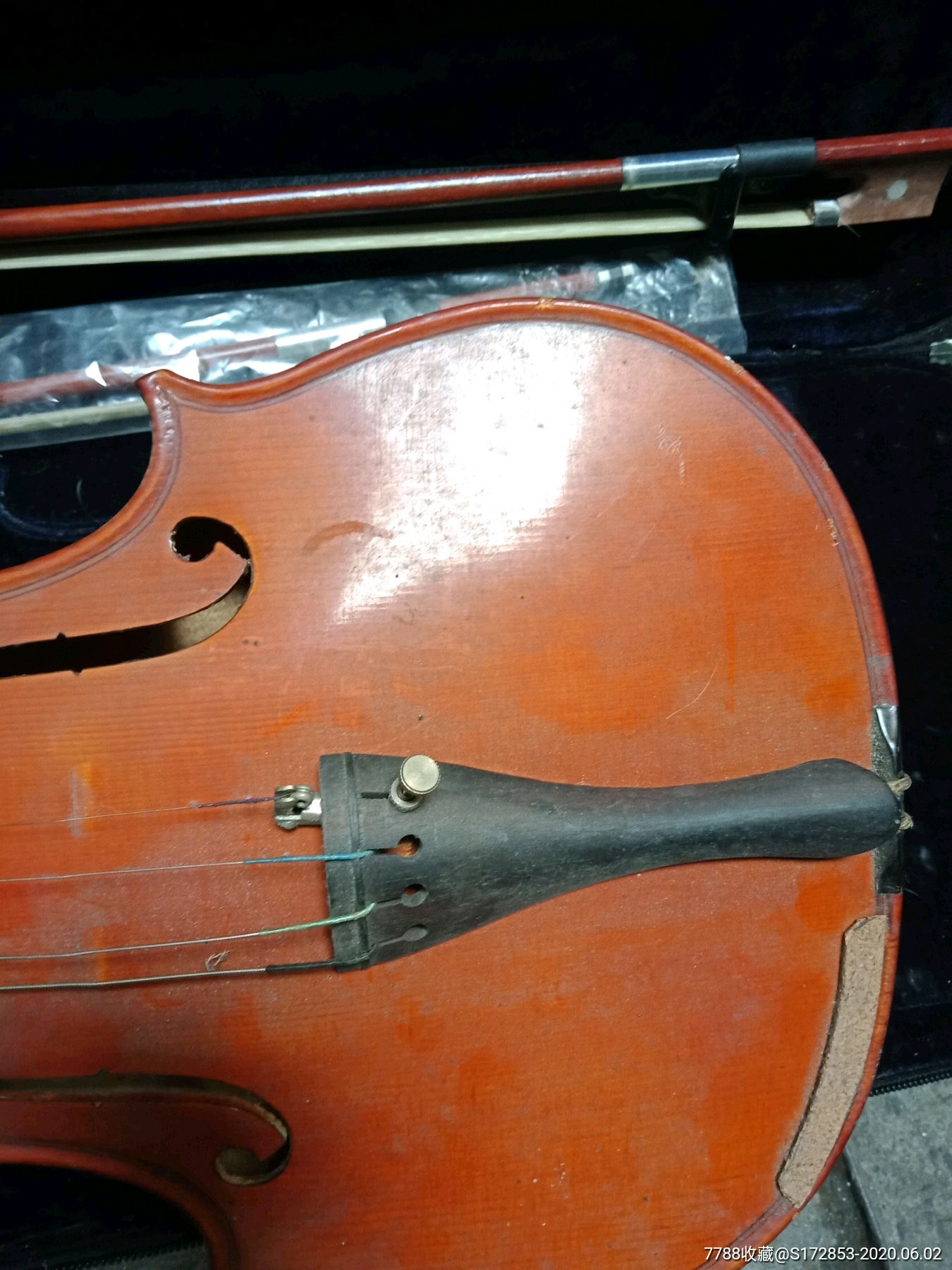 老百灵小提琴一把,内标级别不详!