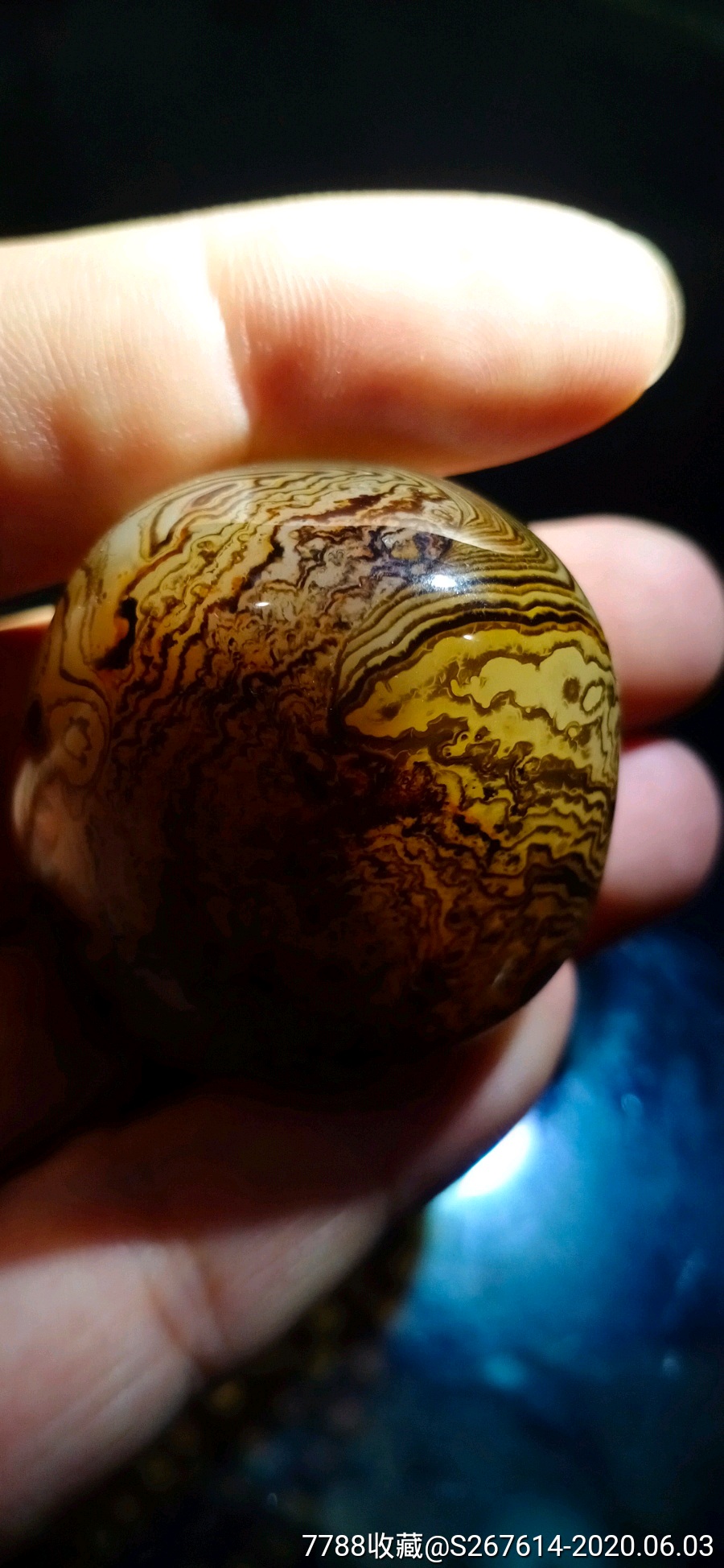 千层水波纹玛瑙原石