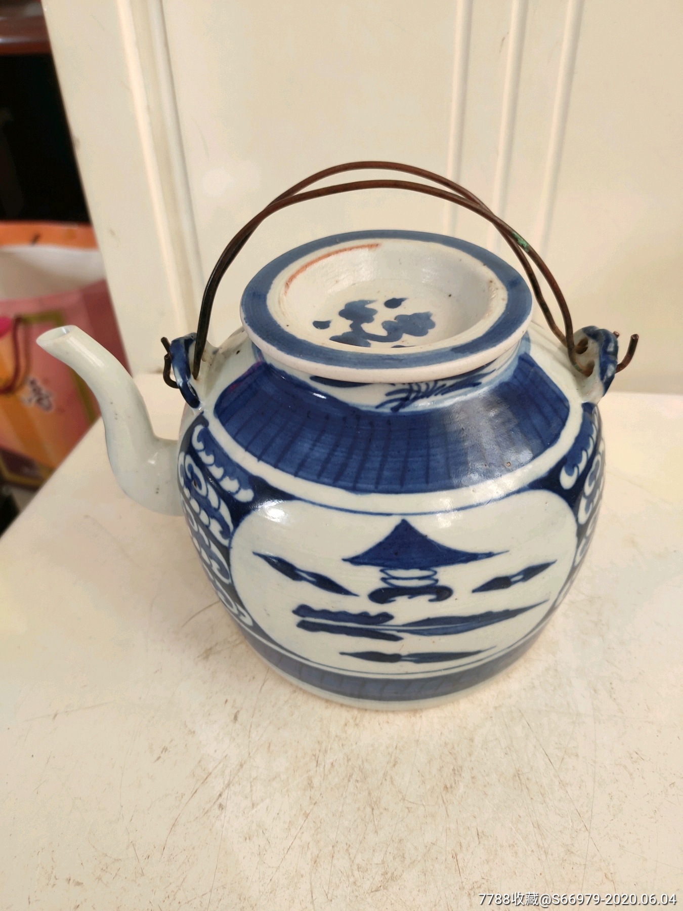 青花壶(晚清时期提梁壶)