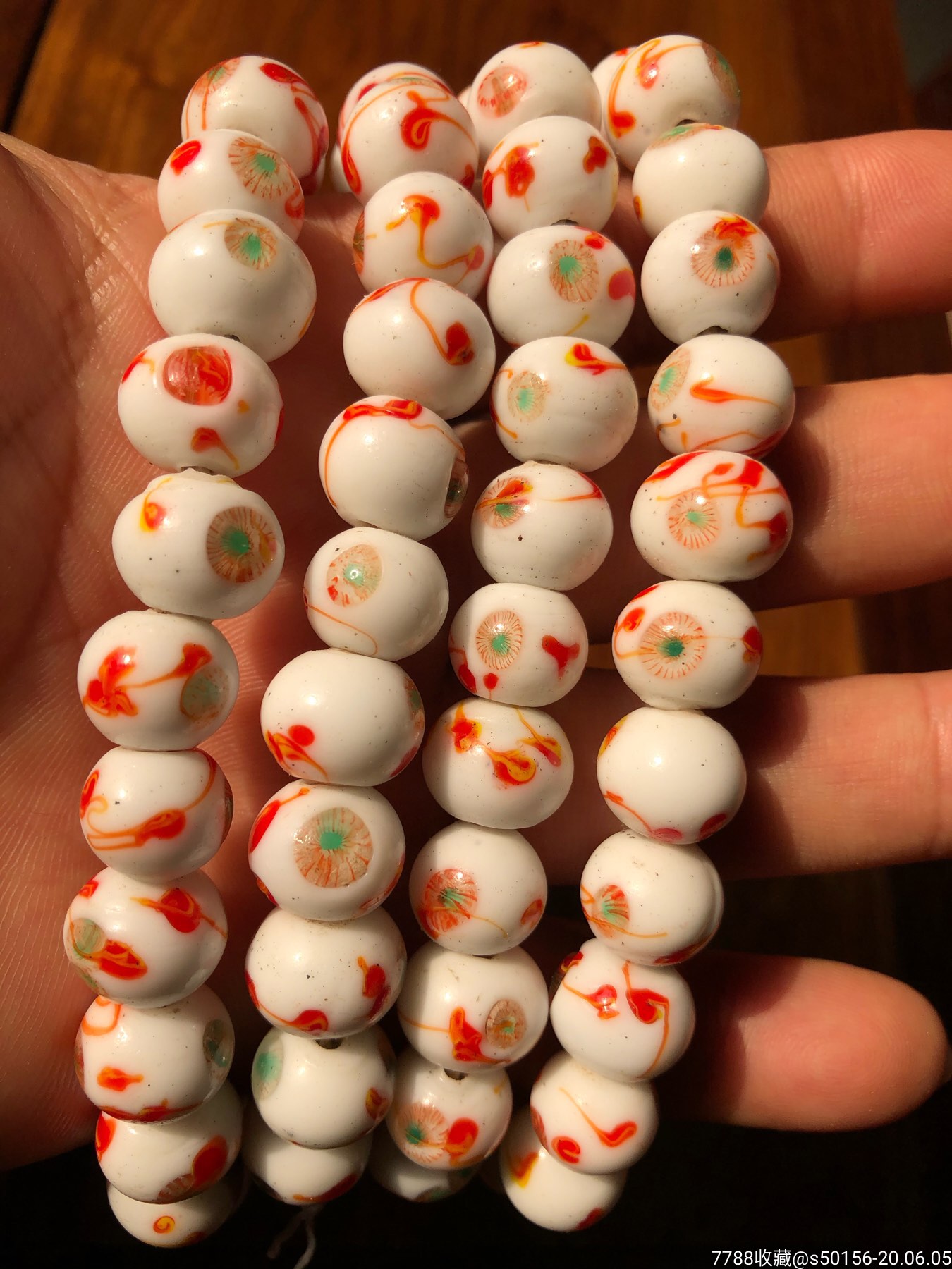 瓷白点彩琉璃珠