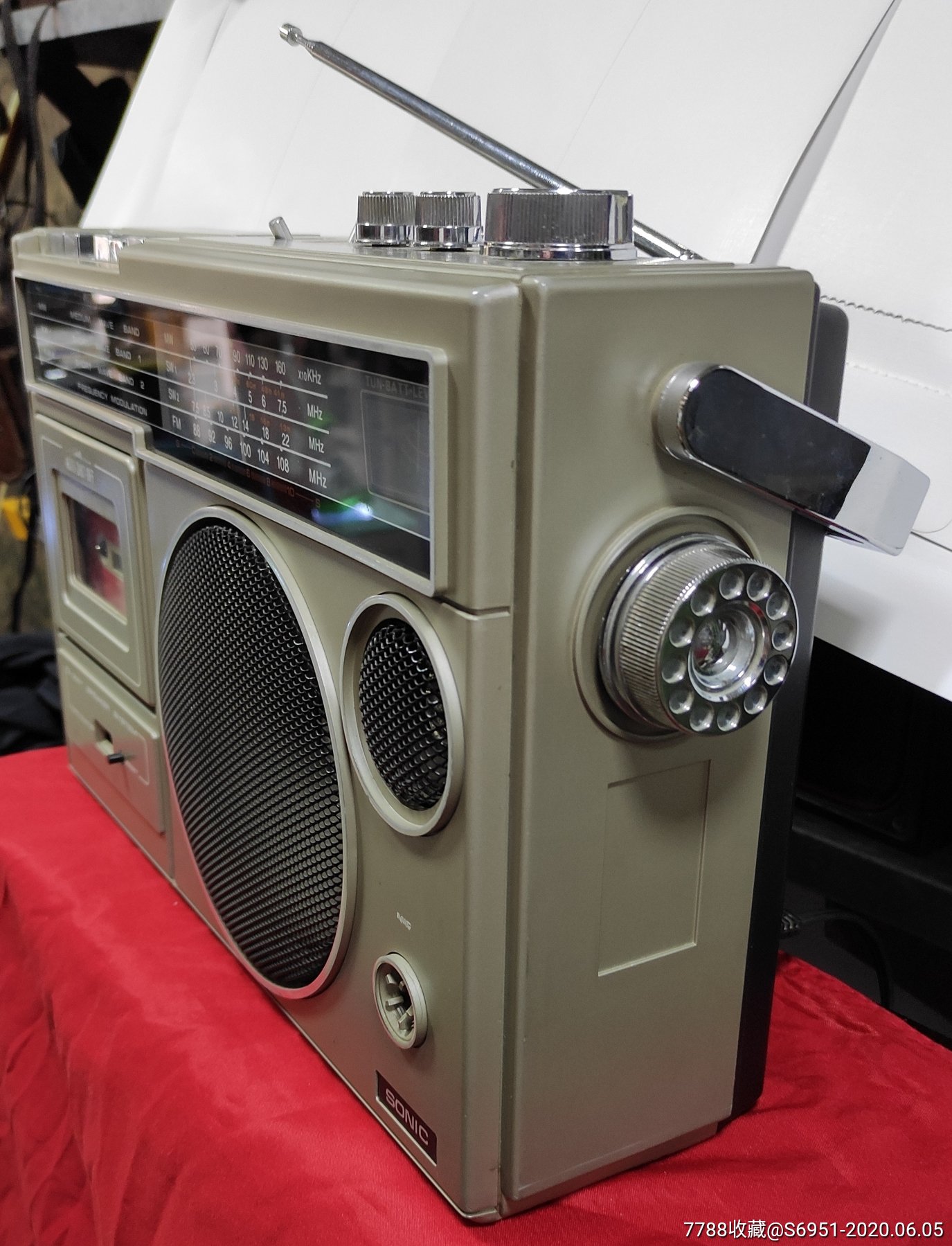 进口sonic收录机一台