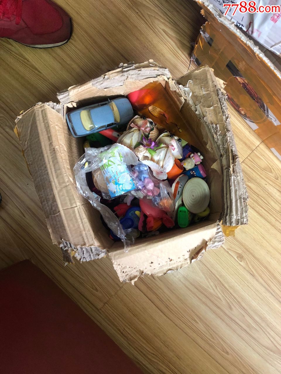 老玩具一箱
