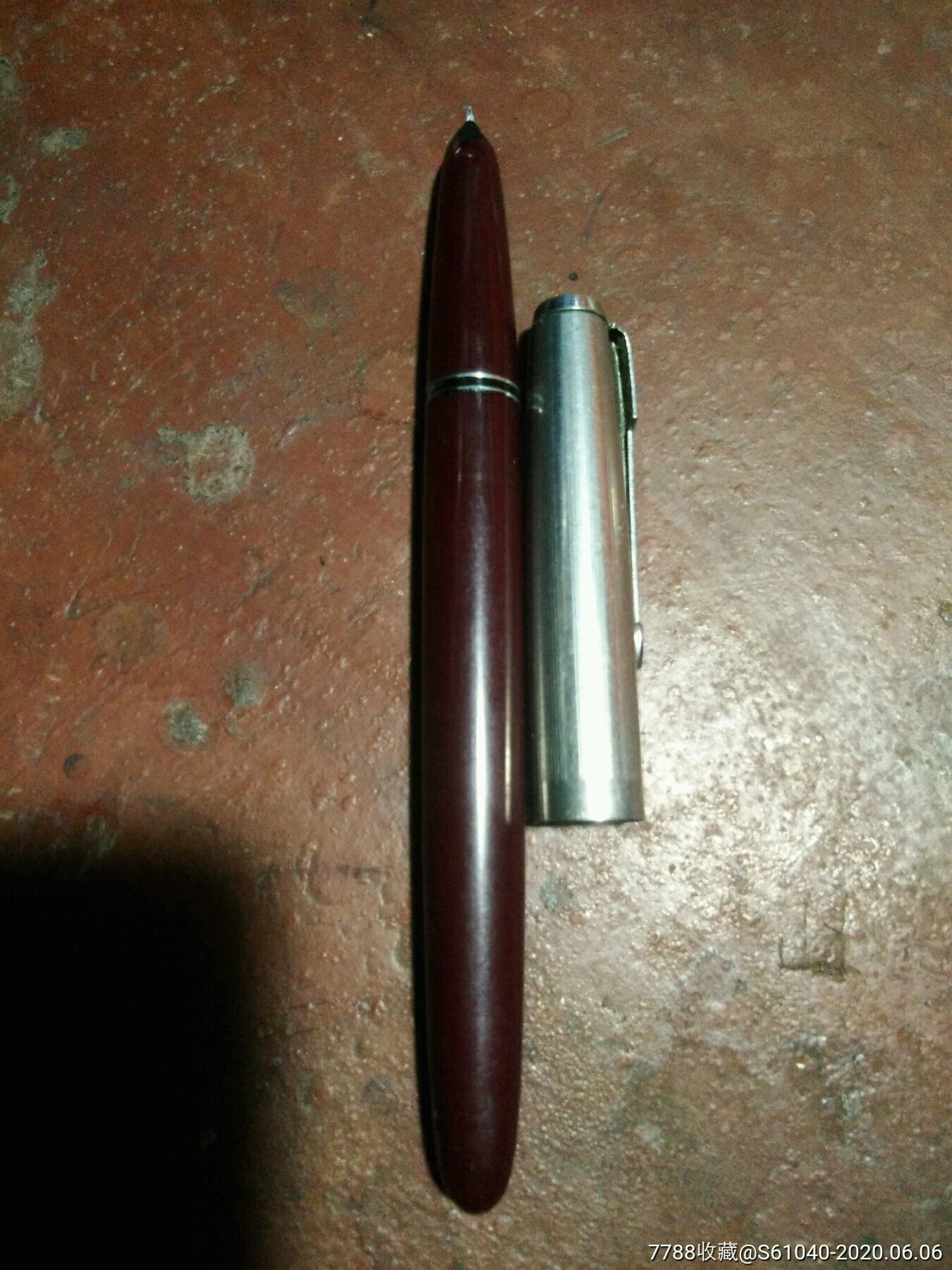 大号英雄616枣红色毛细一体圆舌有机顶珠老钢笔《一天快拍》