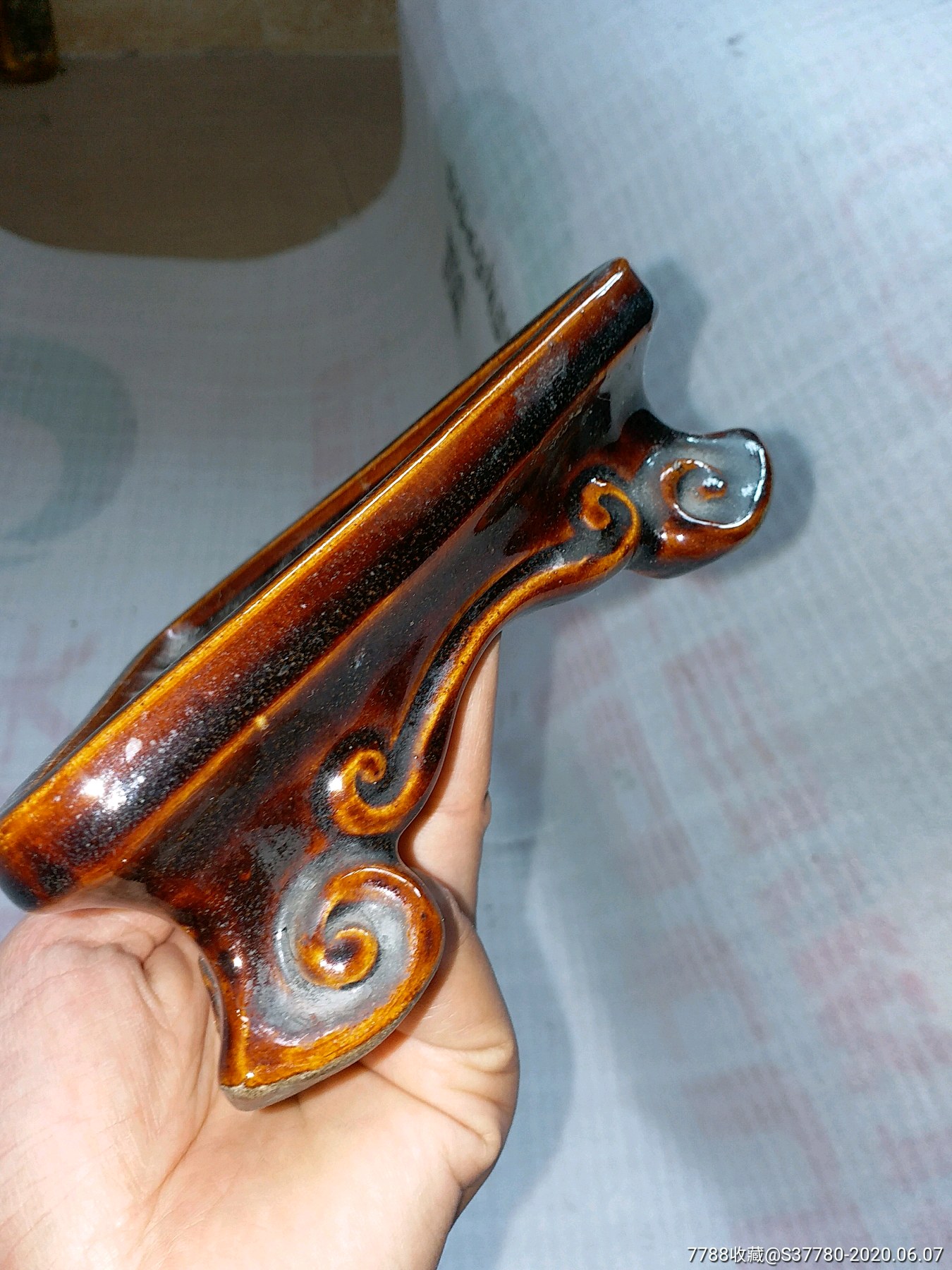 美陶卷云纹三角底座无磕碰