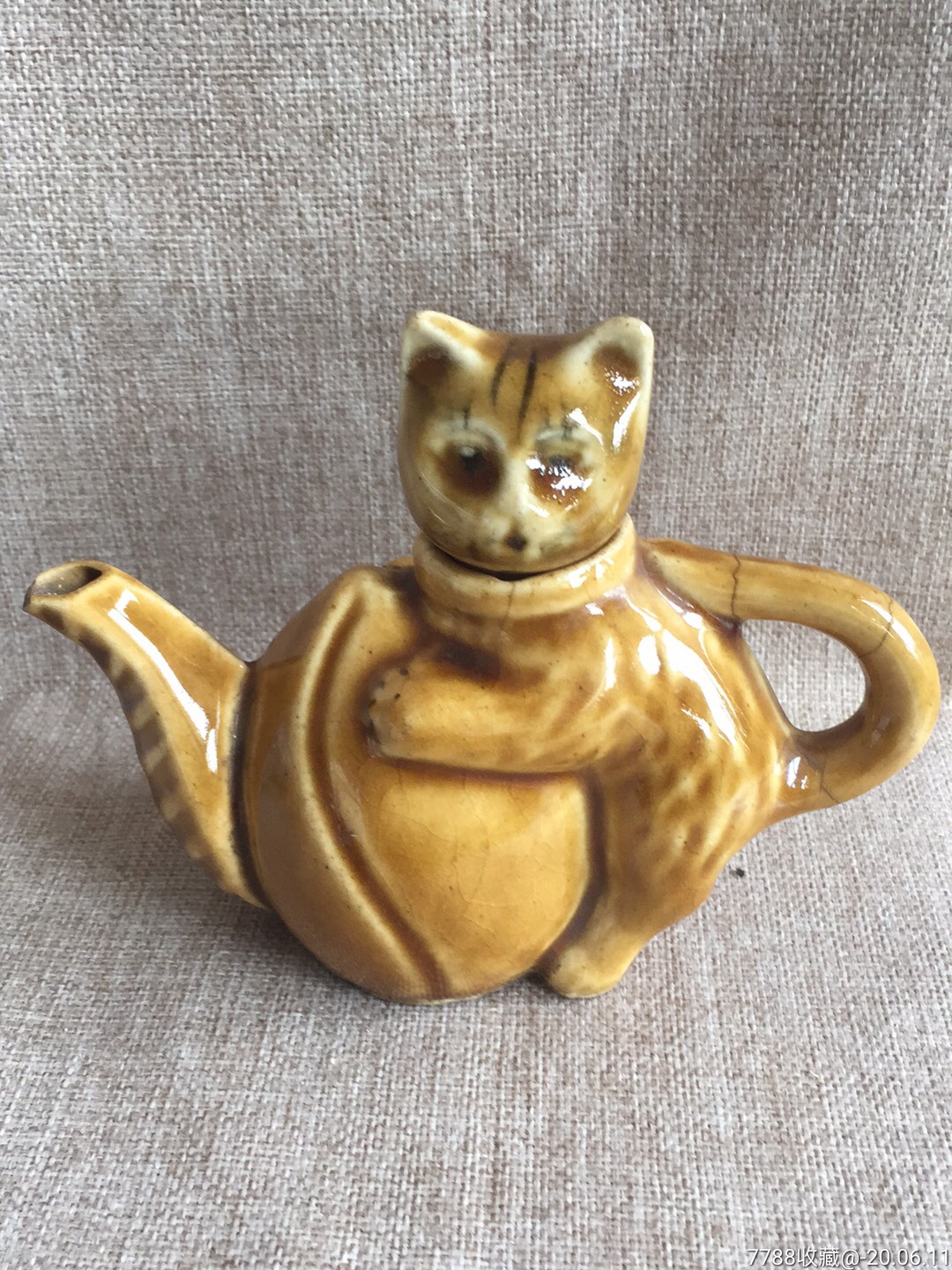 早期黄釉小猫造型茶壶