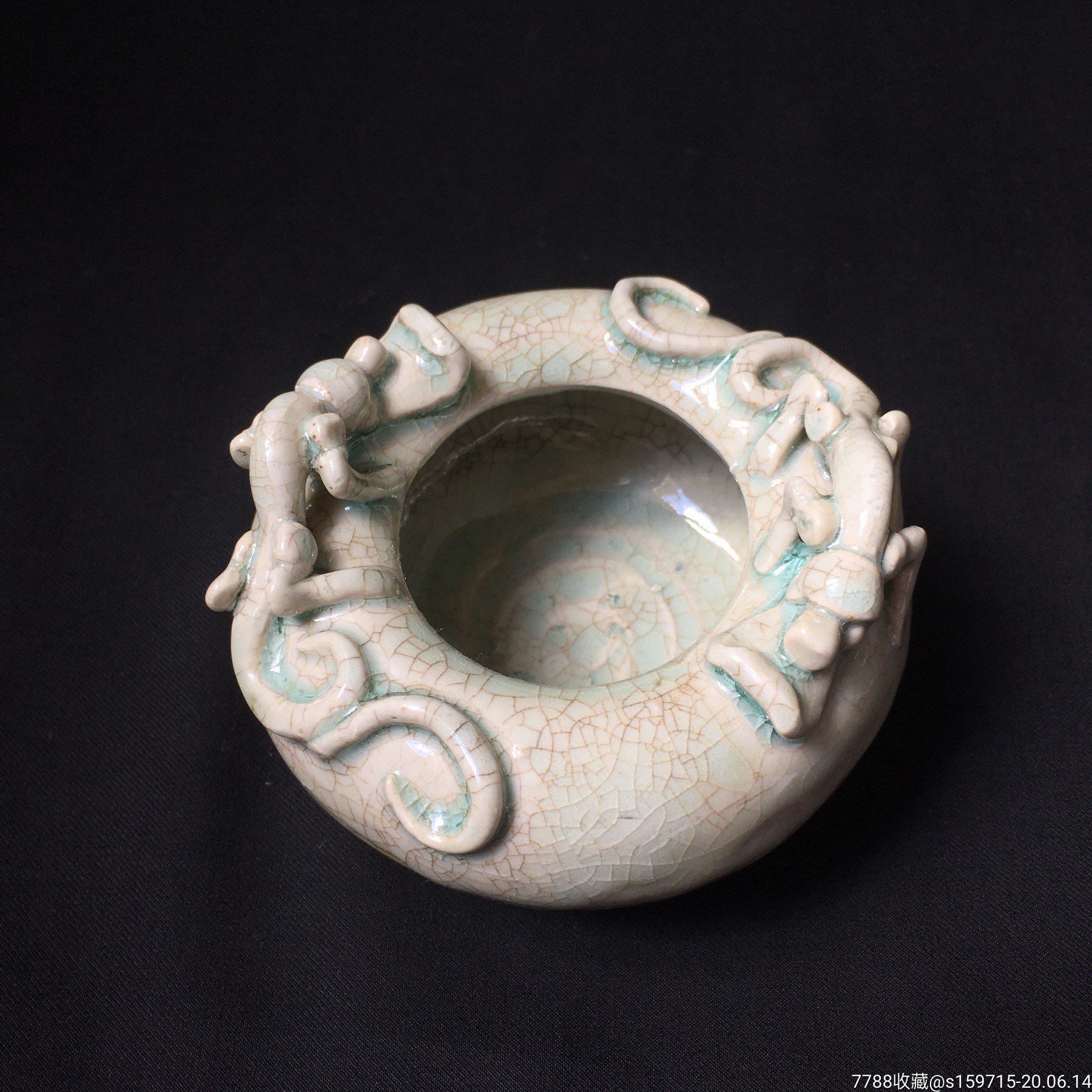明代漳窑玻璃釉螭龙堆塑水盂,青瓷/秘色瓷_第1张