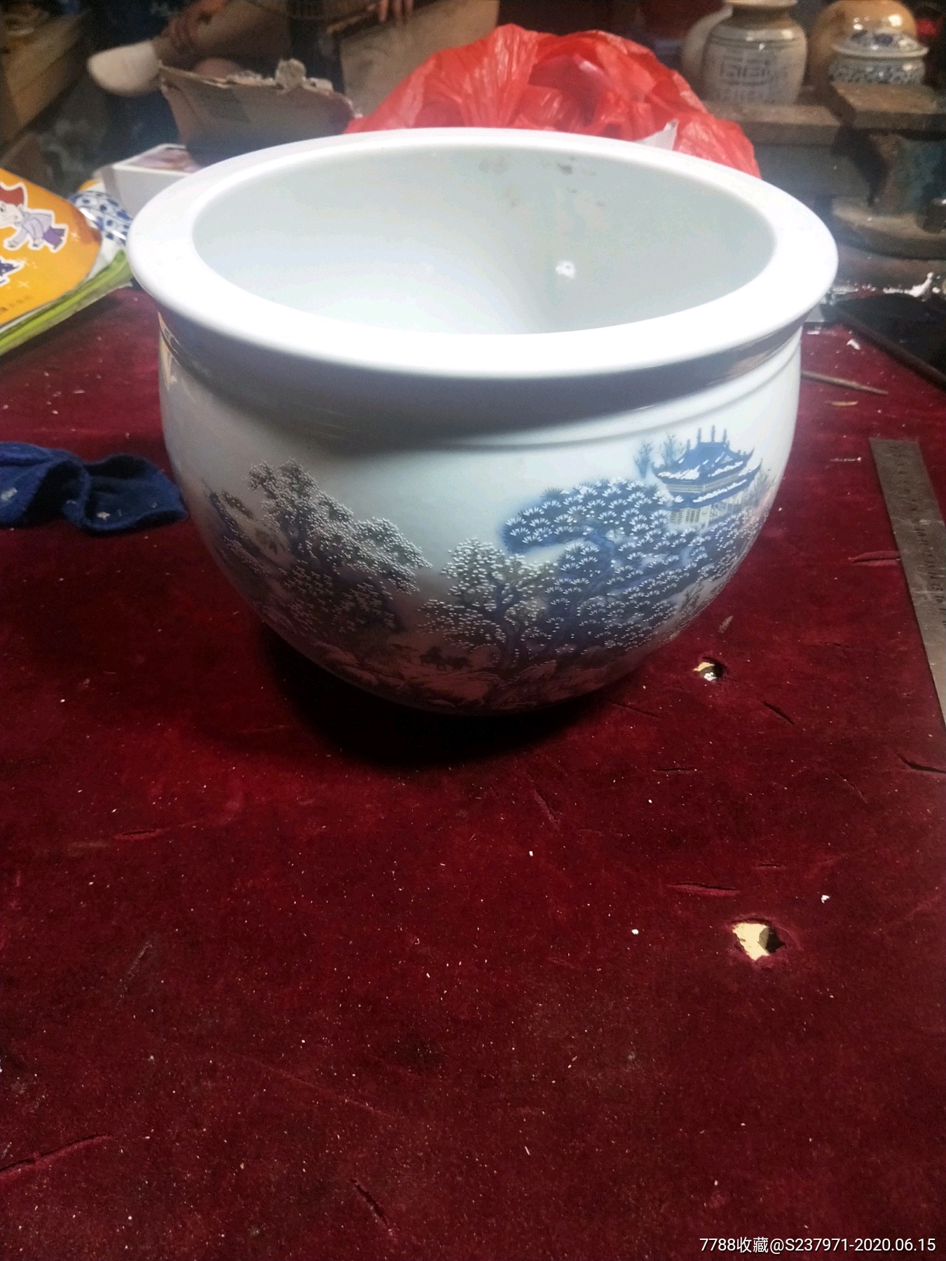 早期景德镇手绘雪景溪山行旅画缸