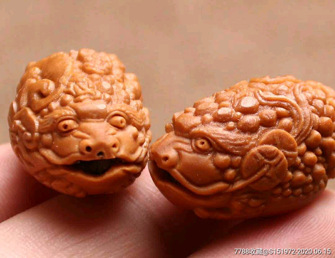 文玩核桃橄榄核手工刻三足金蟾手串
