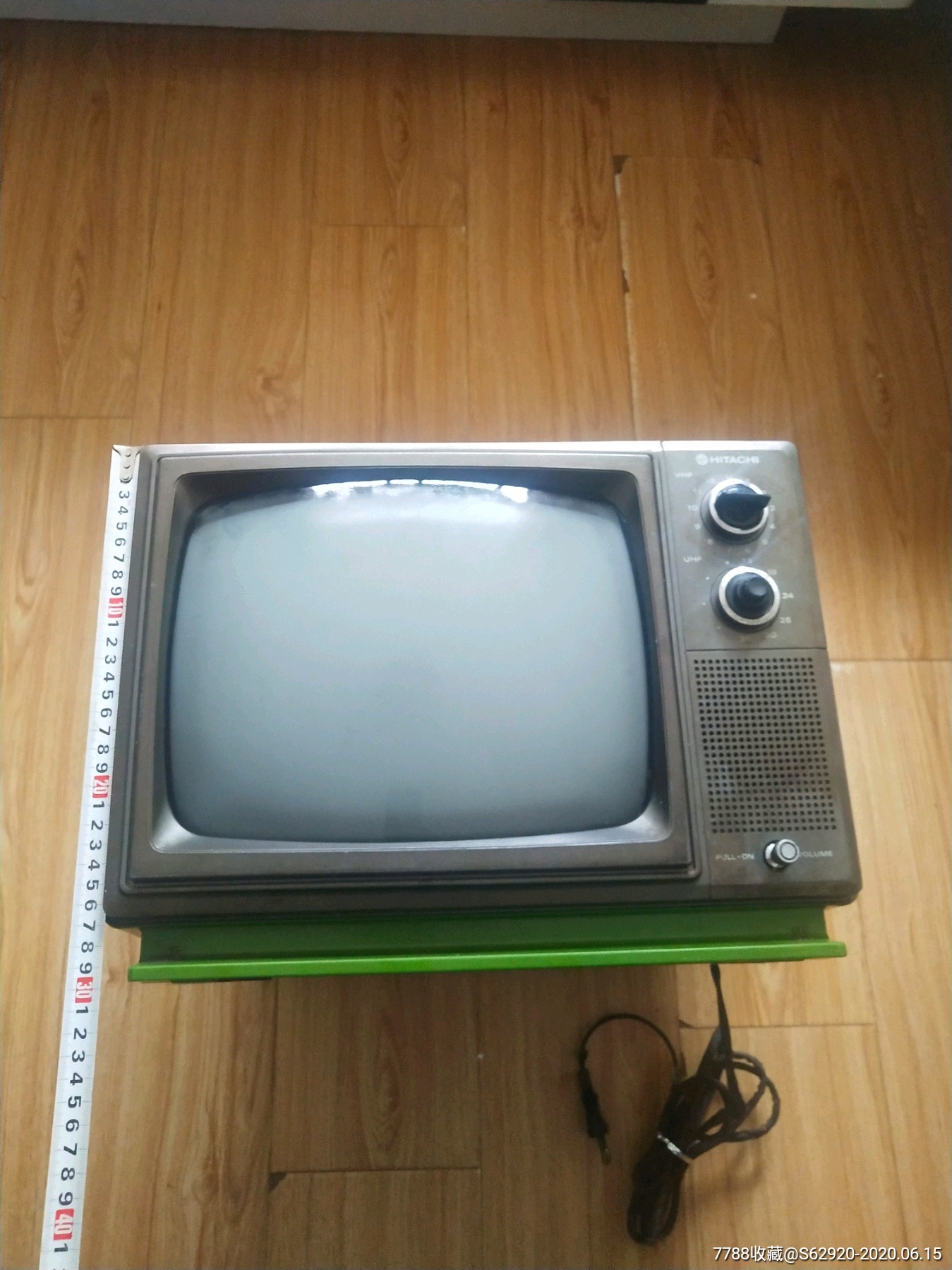 日立,12寸黑白电视机,p26d045,通电有雪花