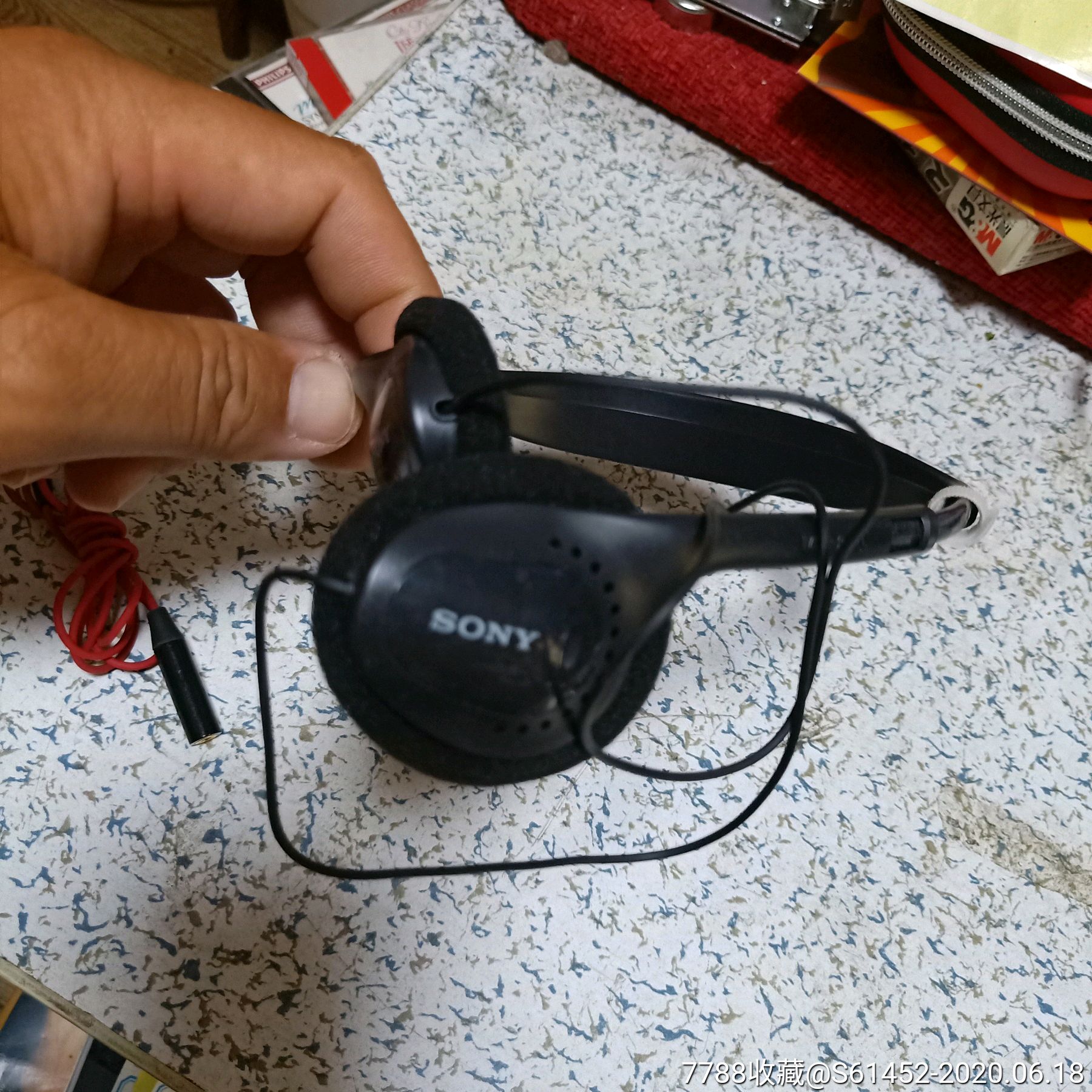 索尼老式耳机一个