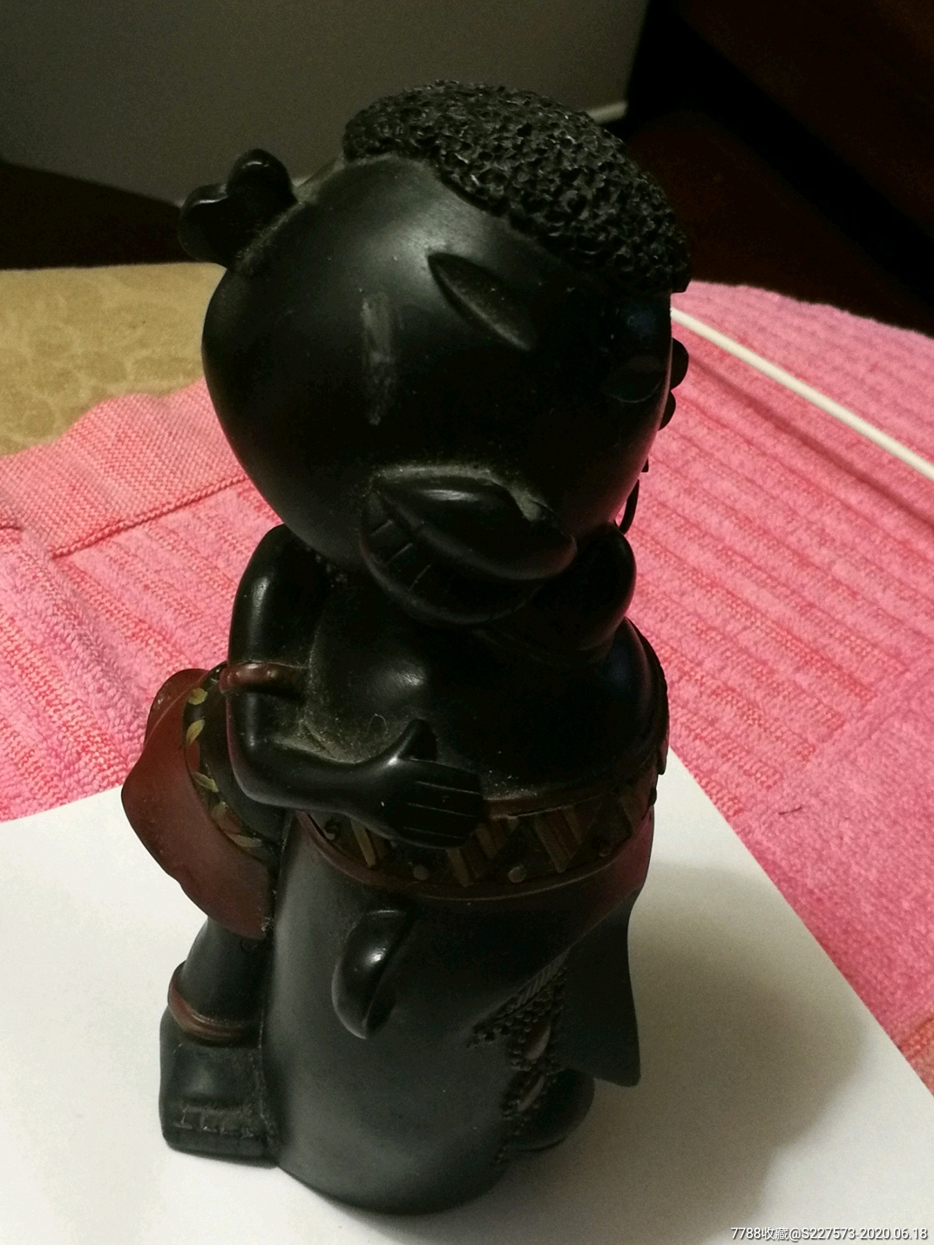 泥塑非洲小男孩