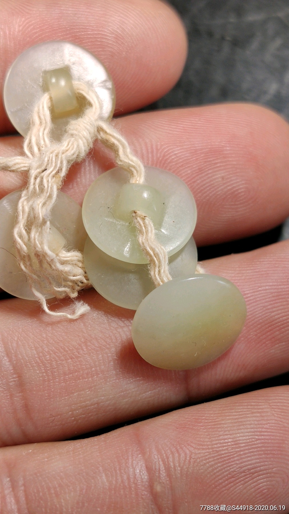 清代和田玉老玉扣五个一套