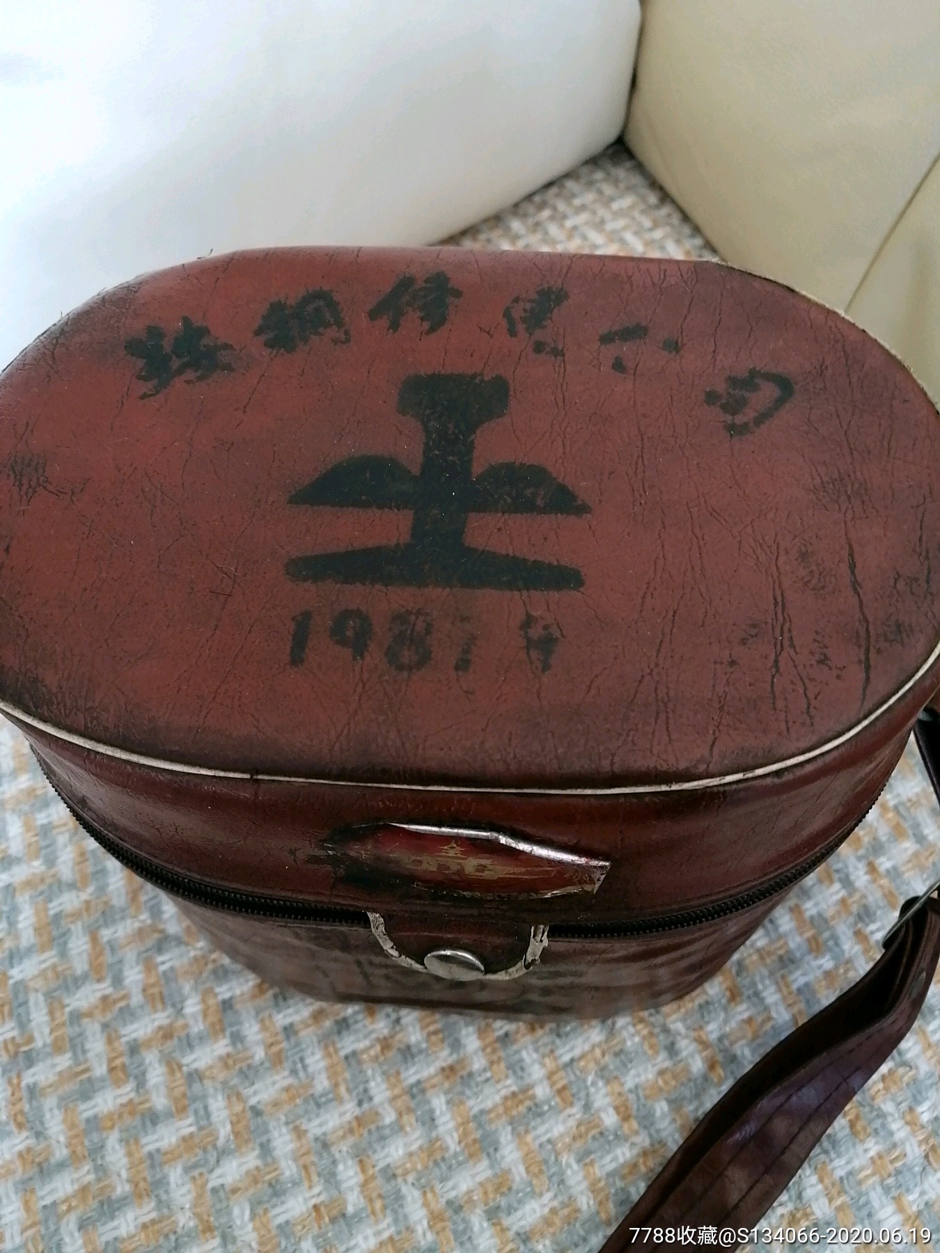 80年代鞍钢工人使用的保温饭盒