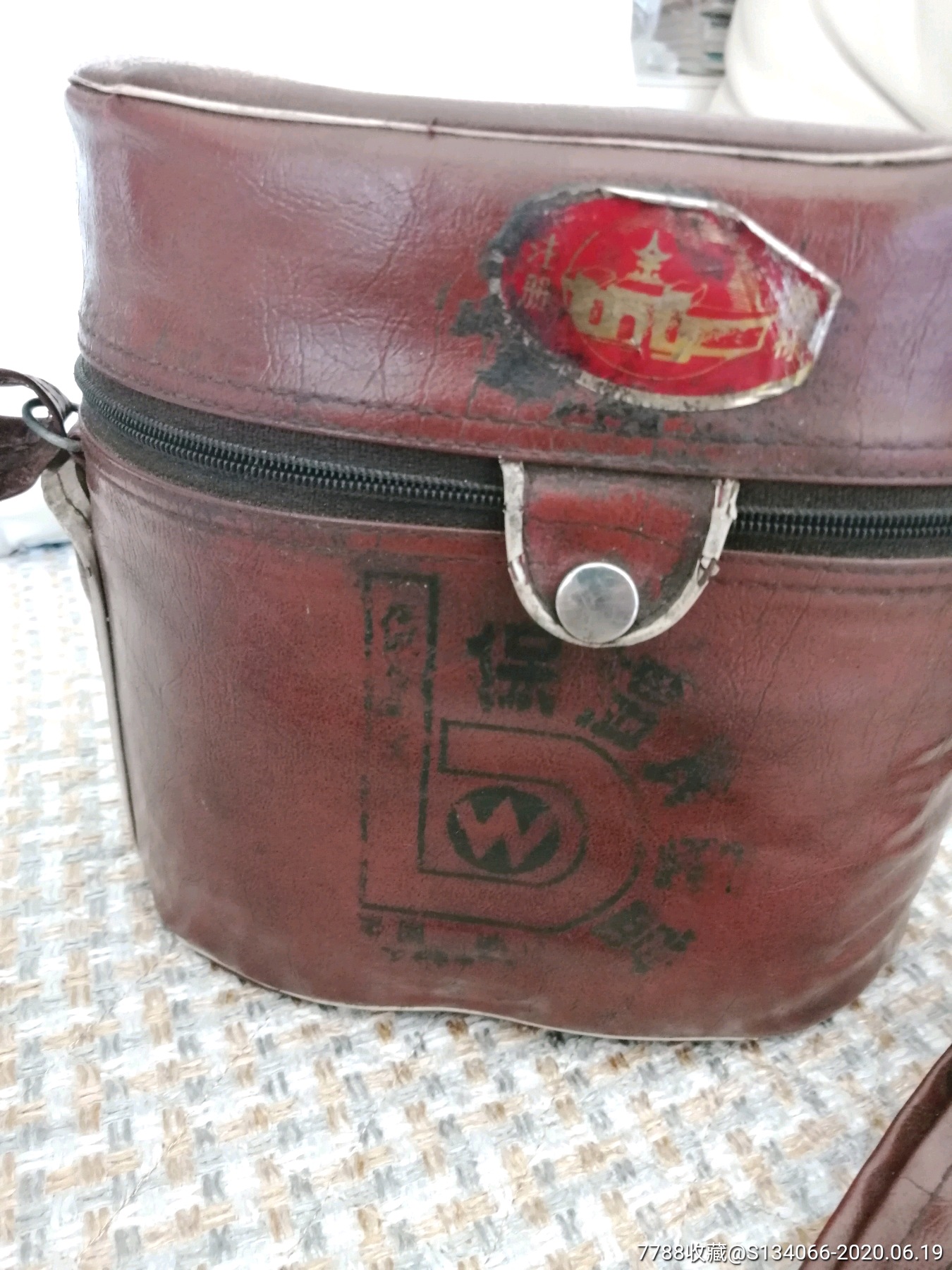 80年代鞍钢工人使用的保温饭盒