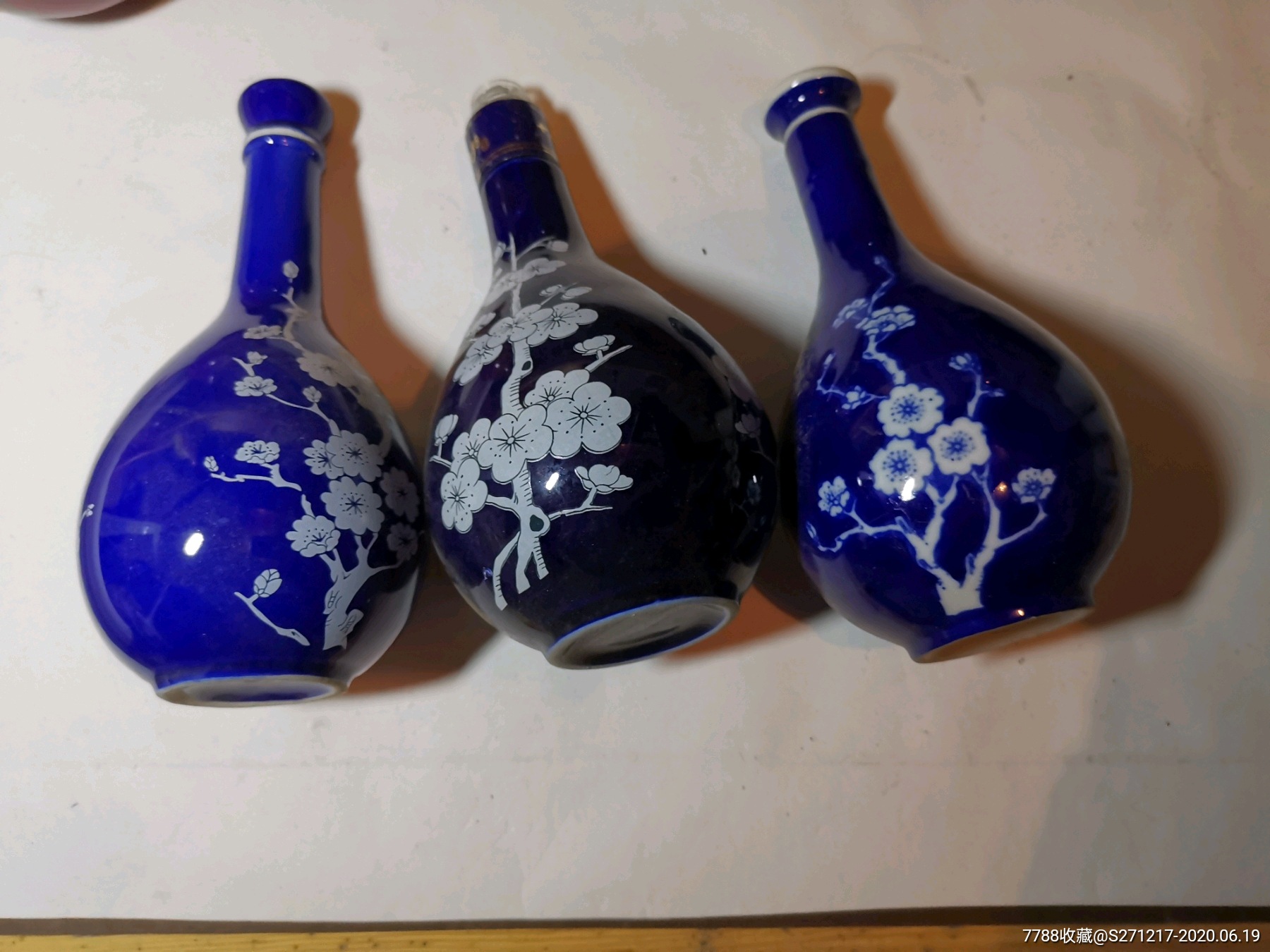 3个不一样的梅花酒瓶子