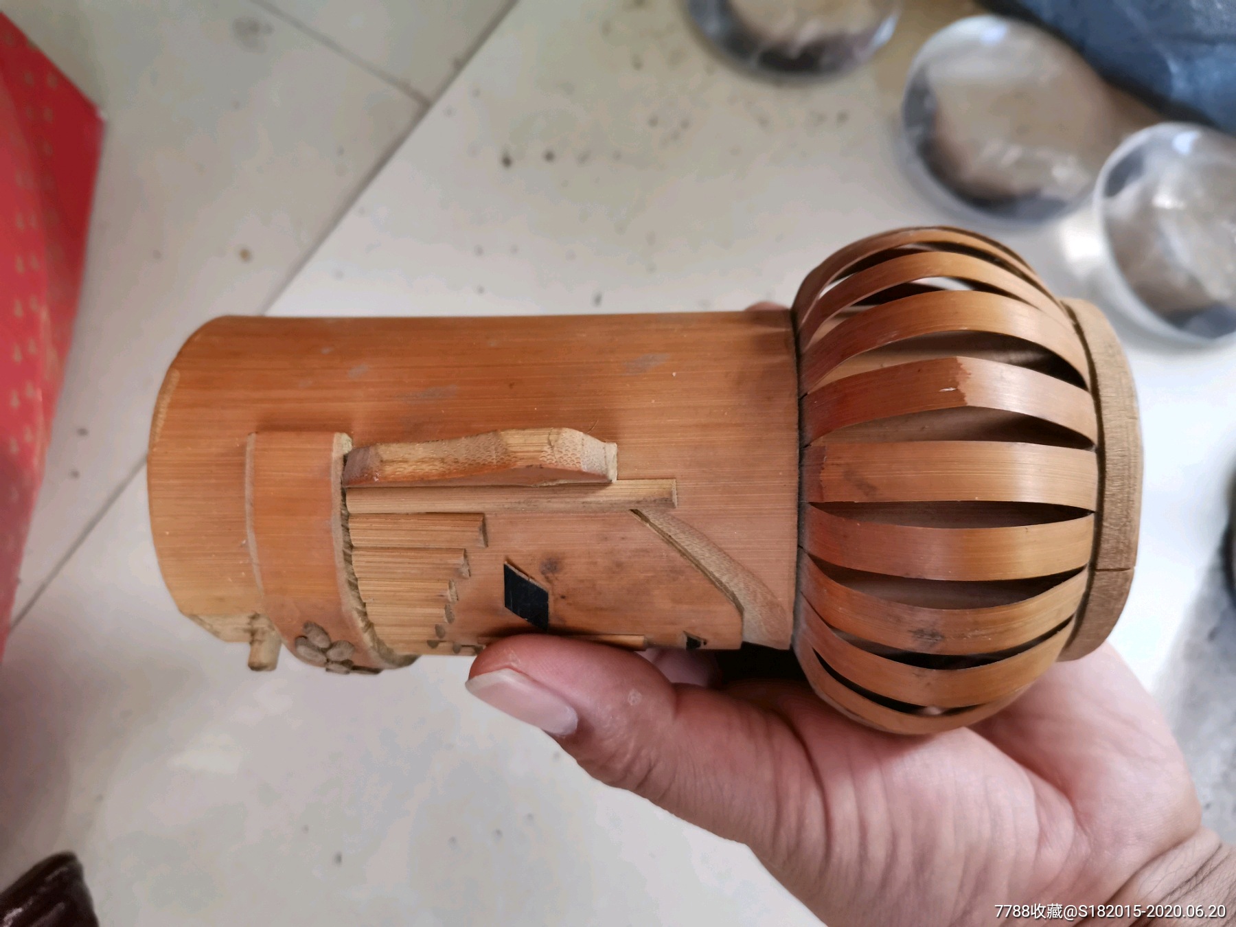 纯手工,竹子雕刻的,美女笔筒._竹雕笔筒【海燕收藏品】_第2张