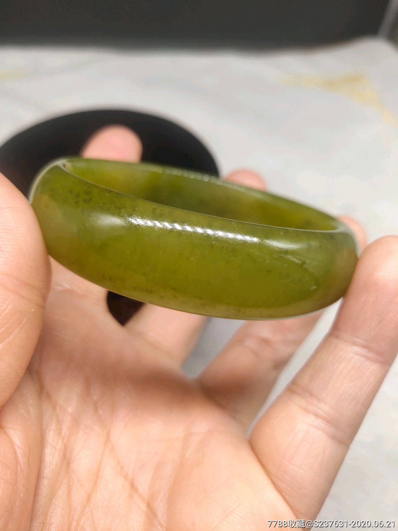 新疆黄岫玉手镯