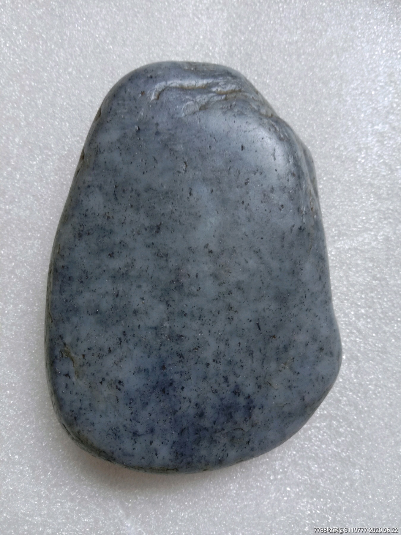 和田青花籽料大把件,和田玉,年代不详,墨玉,籽料,无图案_第1张