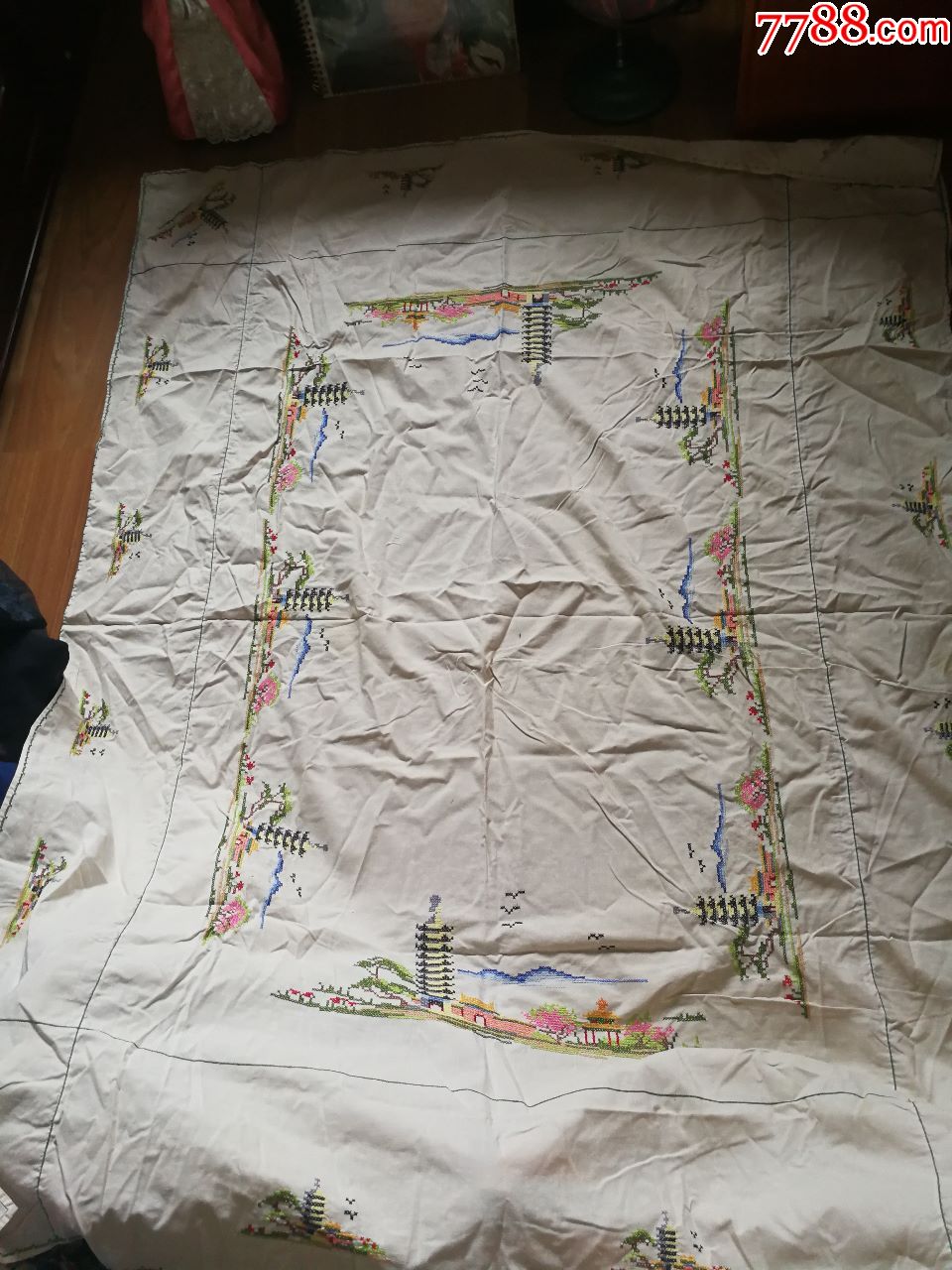 手工刺绣老式桌布