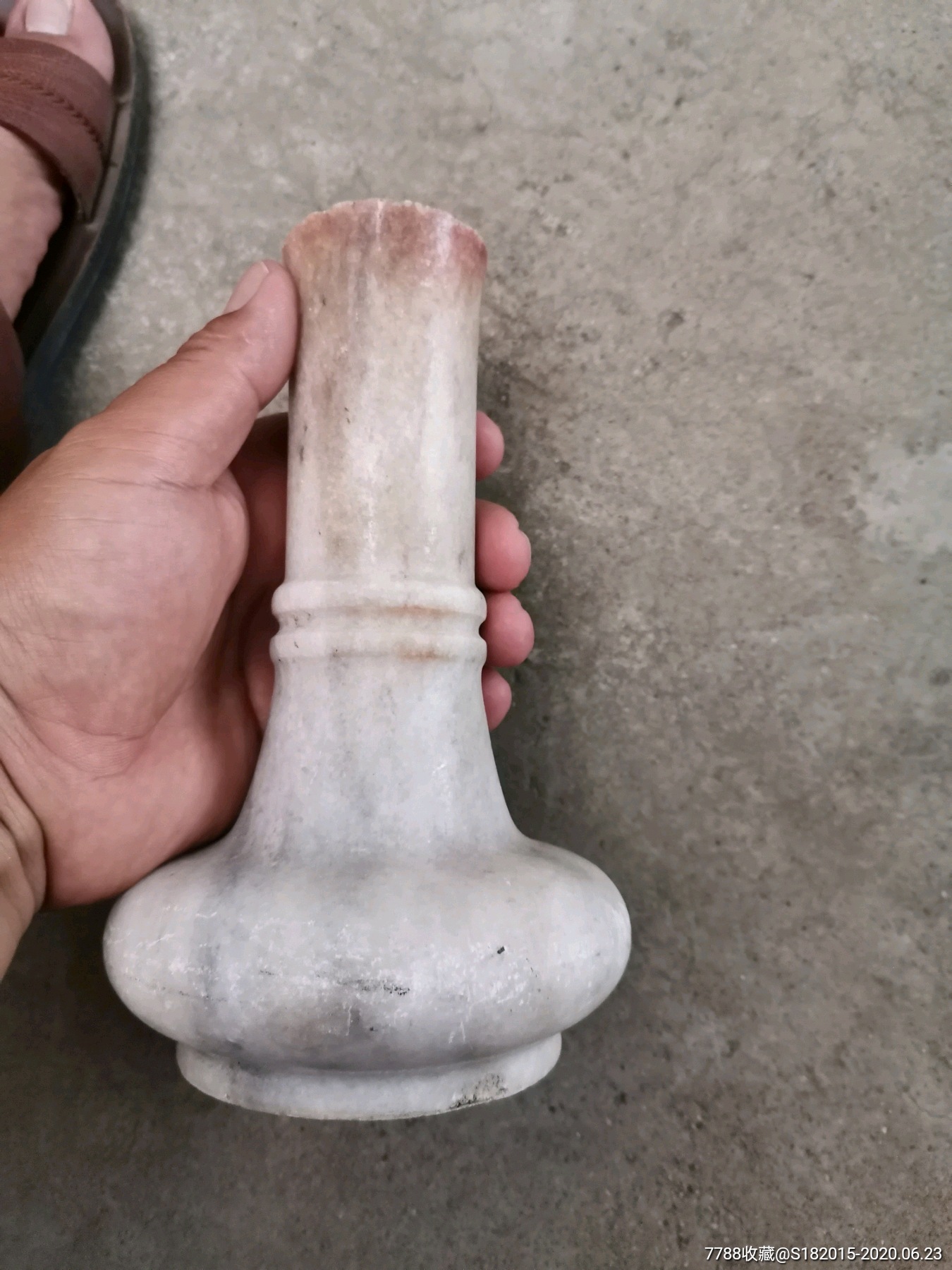 大理石花瓶一个