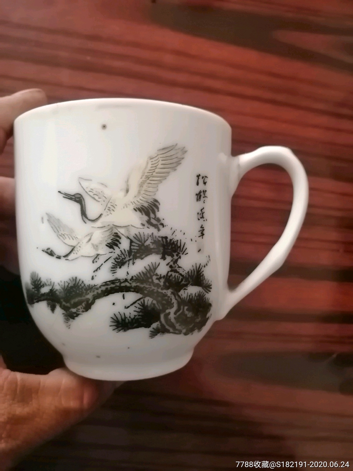 醴陵手绘墨彩松鹤延年老茶杯