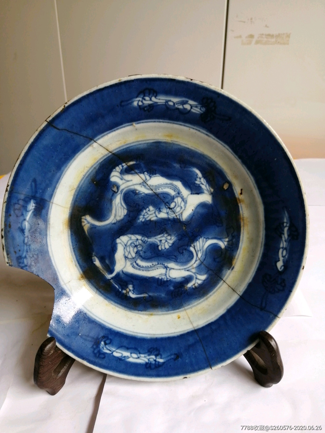 草龙纹饰盘