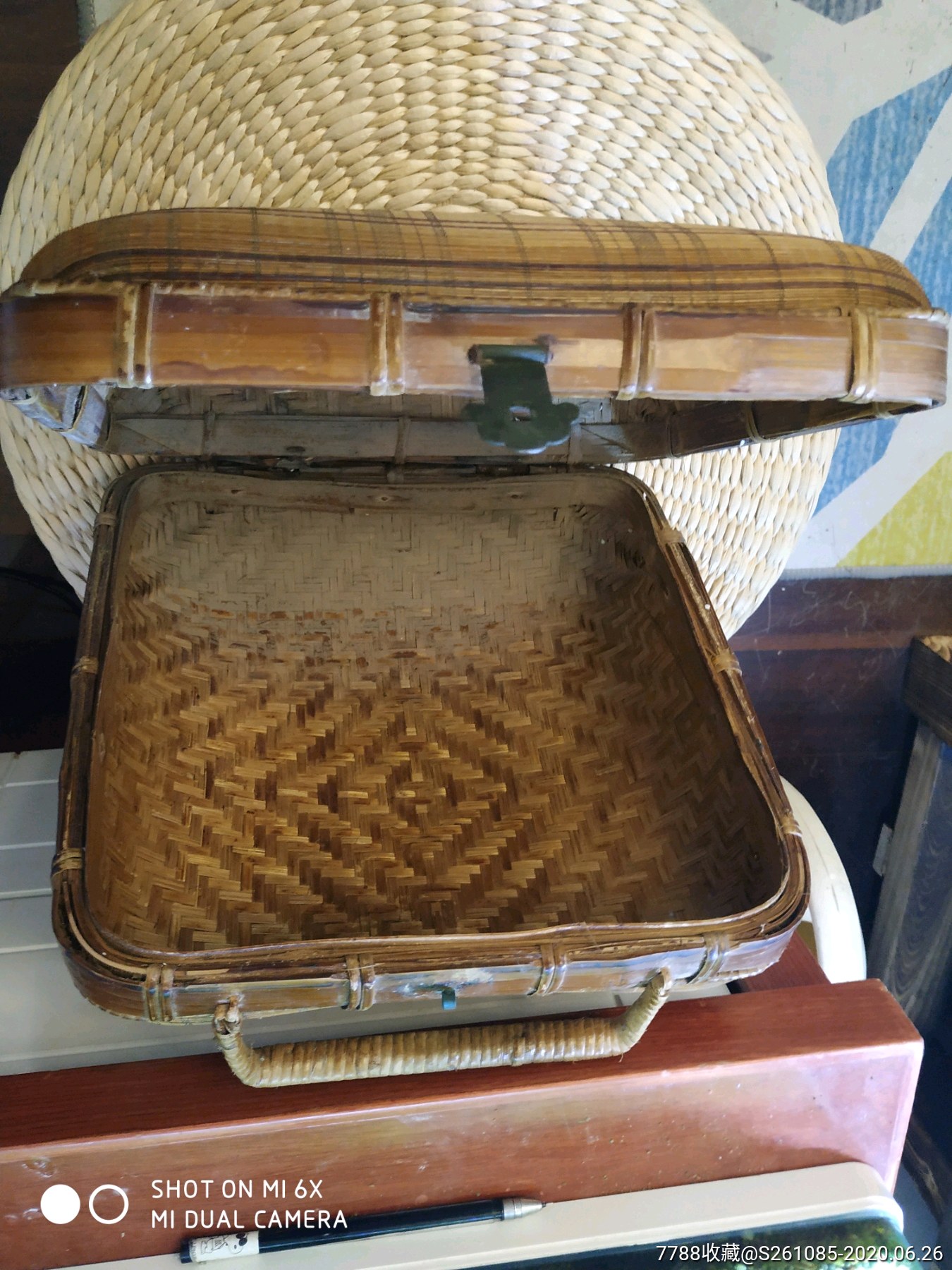 一只非常少见的民国竹编行李箱,全品,小巧素雅,容量不大