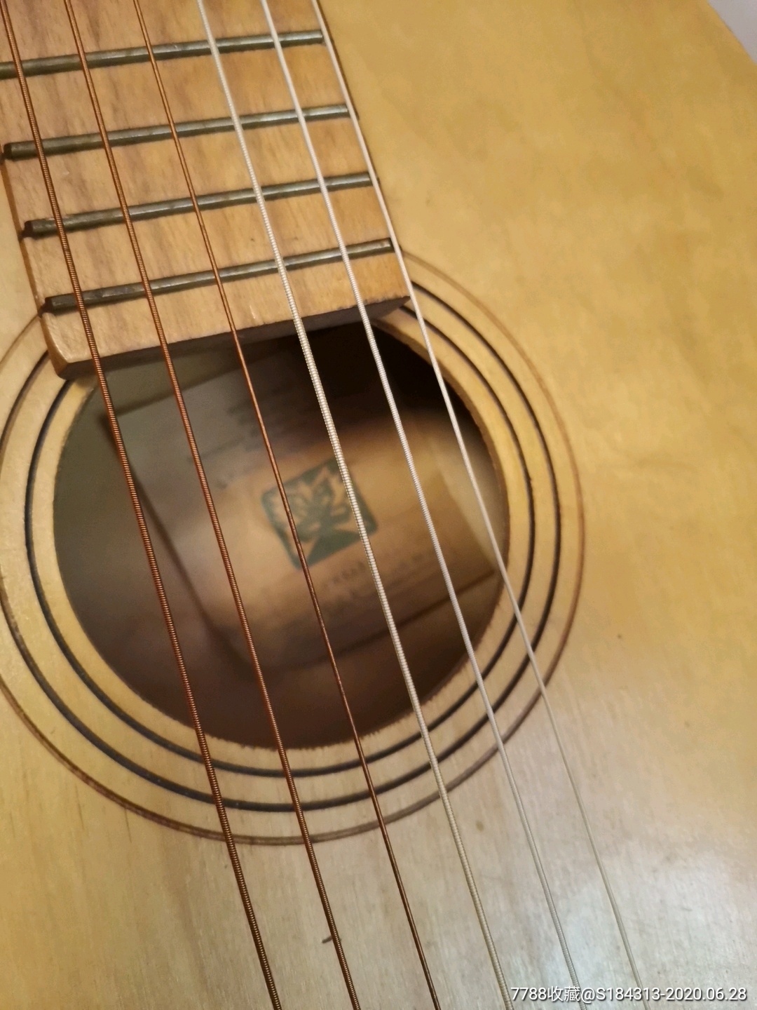 俄罗斯手工吉他