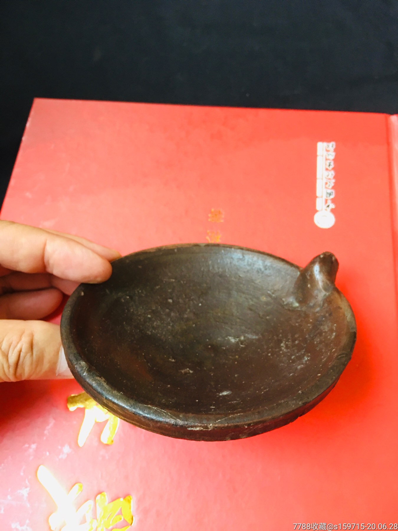 宋代漳窑灰陶油灯