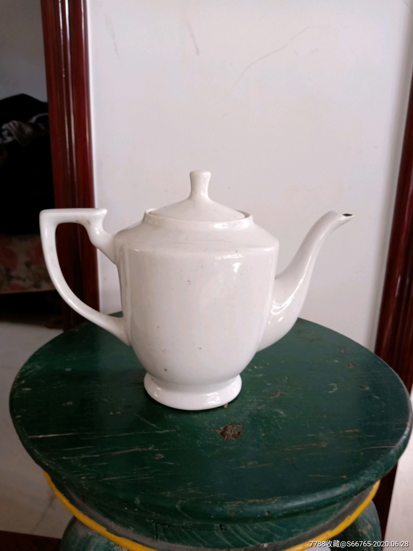七八十年代纯白瓷茶壶图片