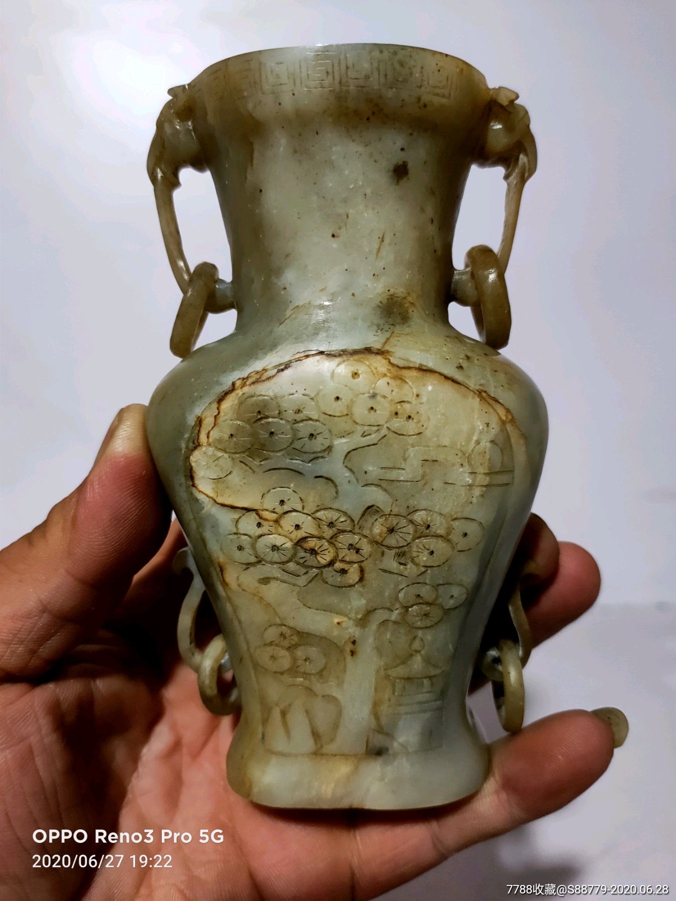 清代双耳玉花瓶一个