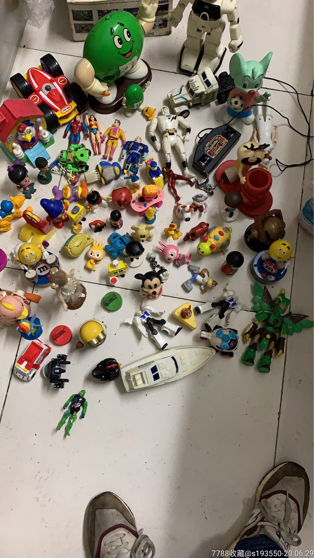 麦当劳肯德基玩具一堆