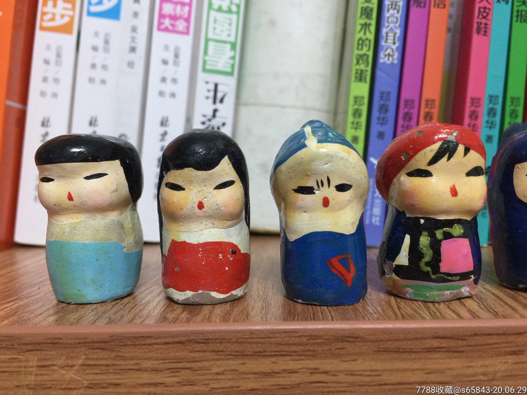 早期漂亮的泥娃娃