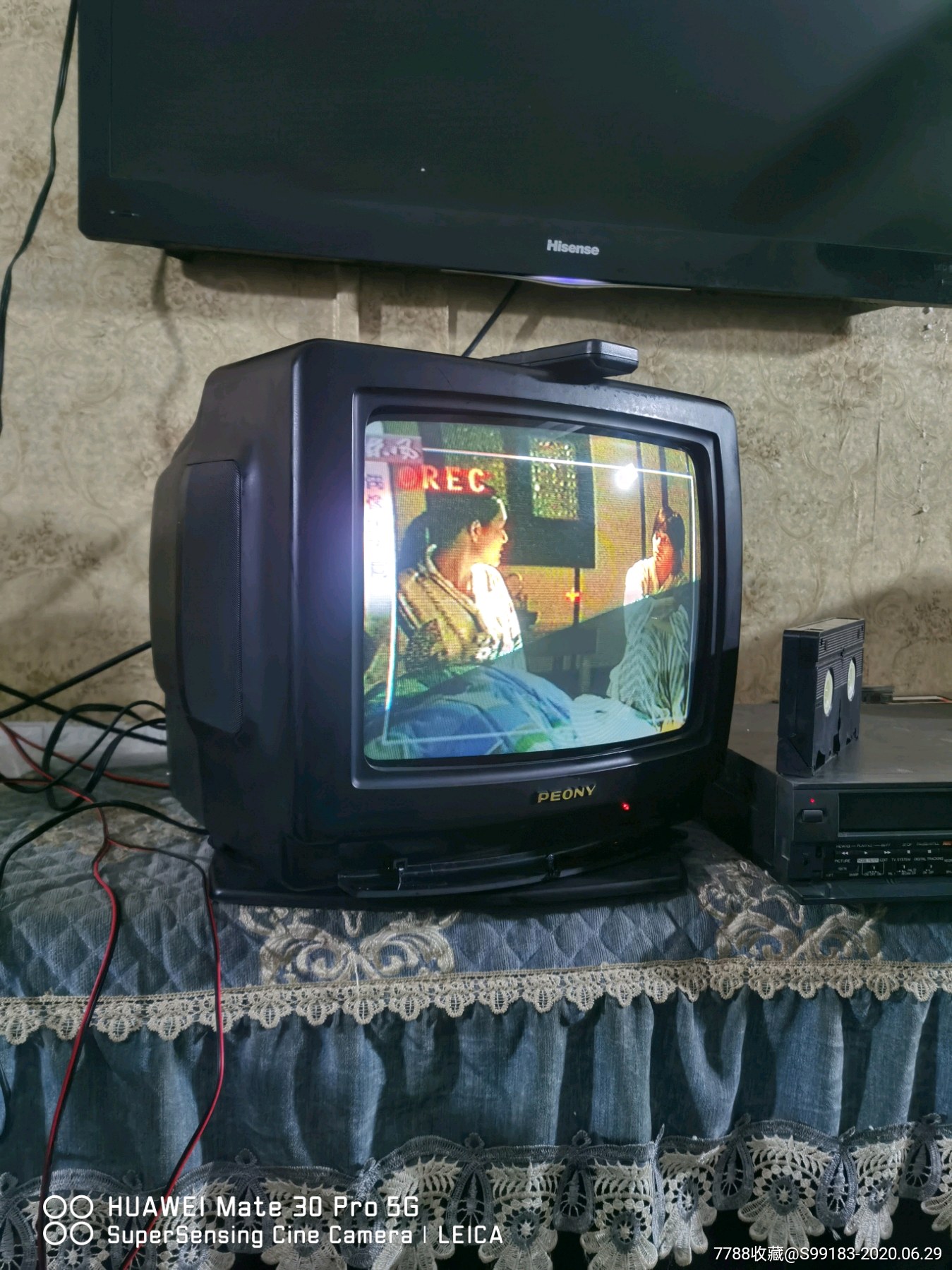 最早的彩色电视机图片