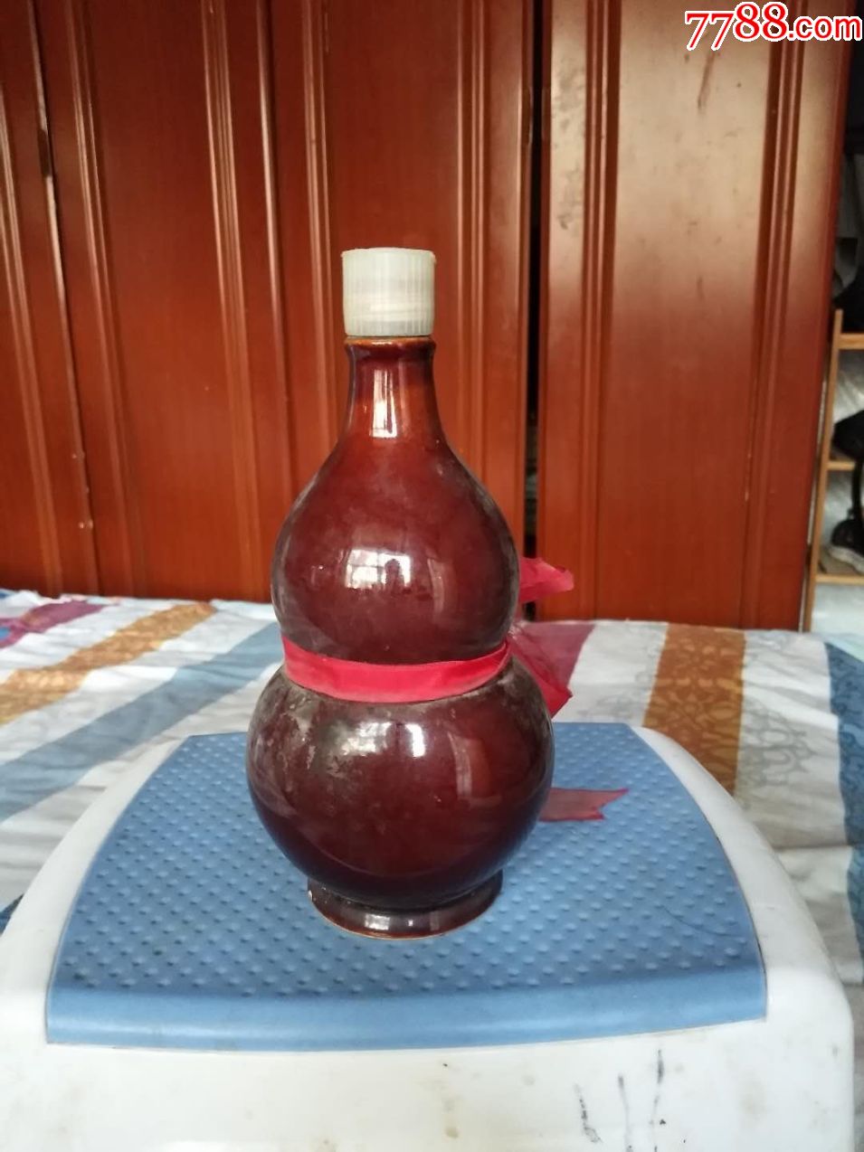 【阁老贡酒】老酒瓶一个【带内外原盖】