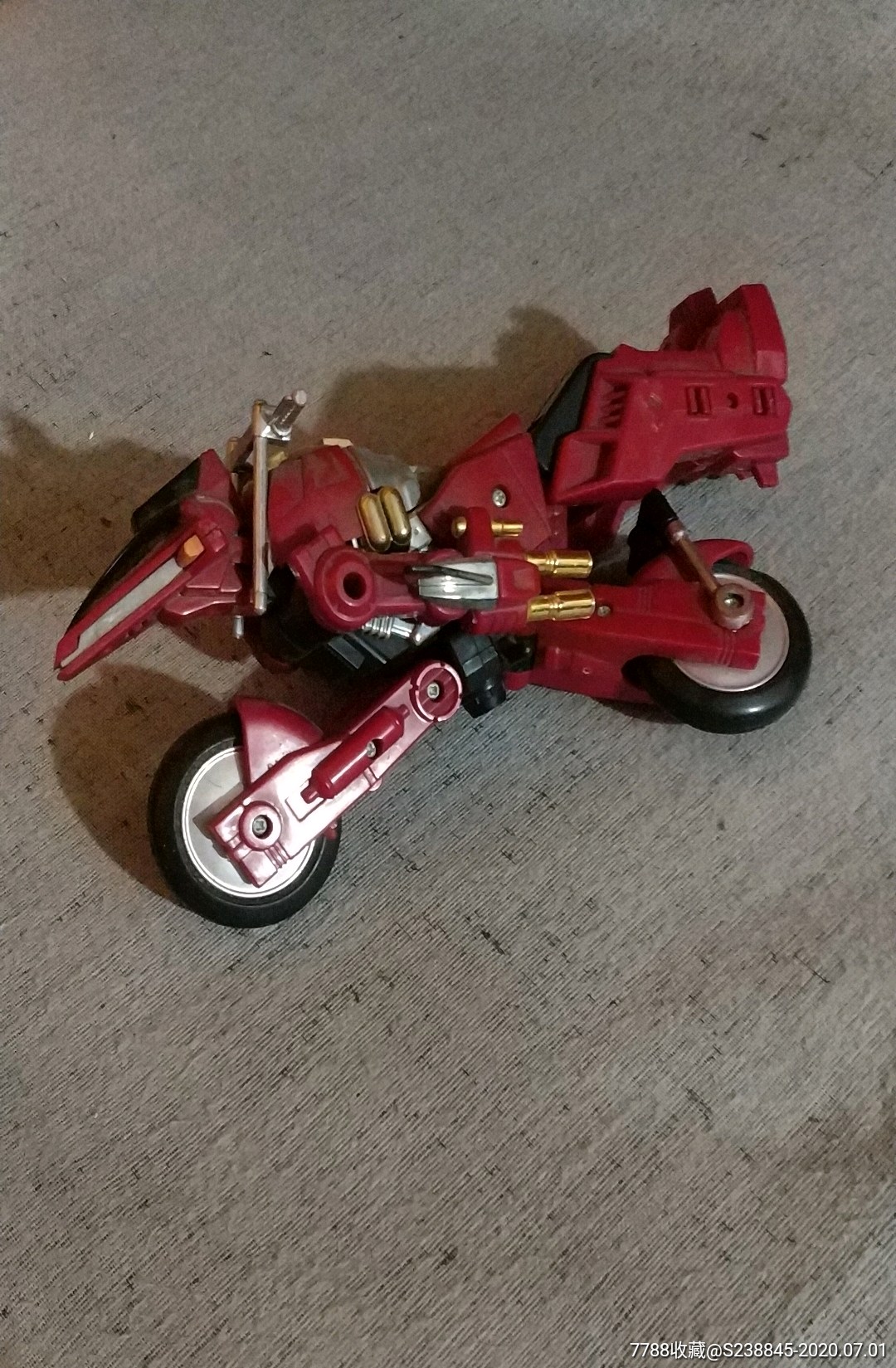 老玩具变形摩托