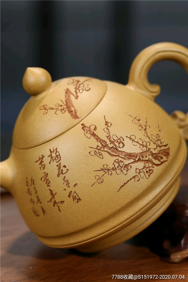 宜兴紫砂原矿段泥玉笠刻梅花壶