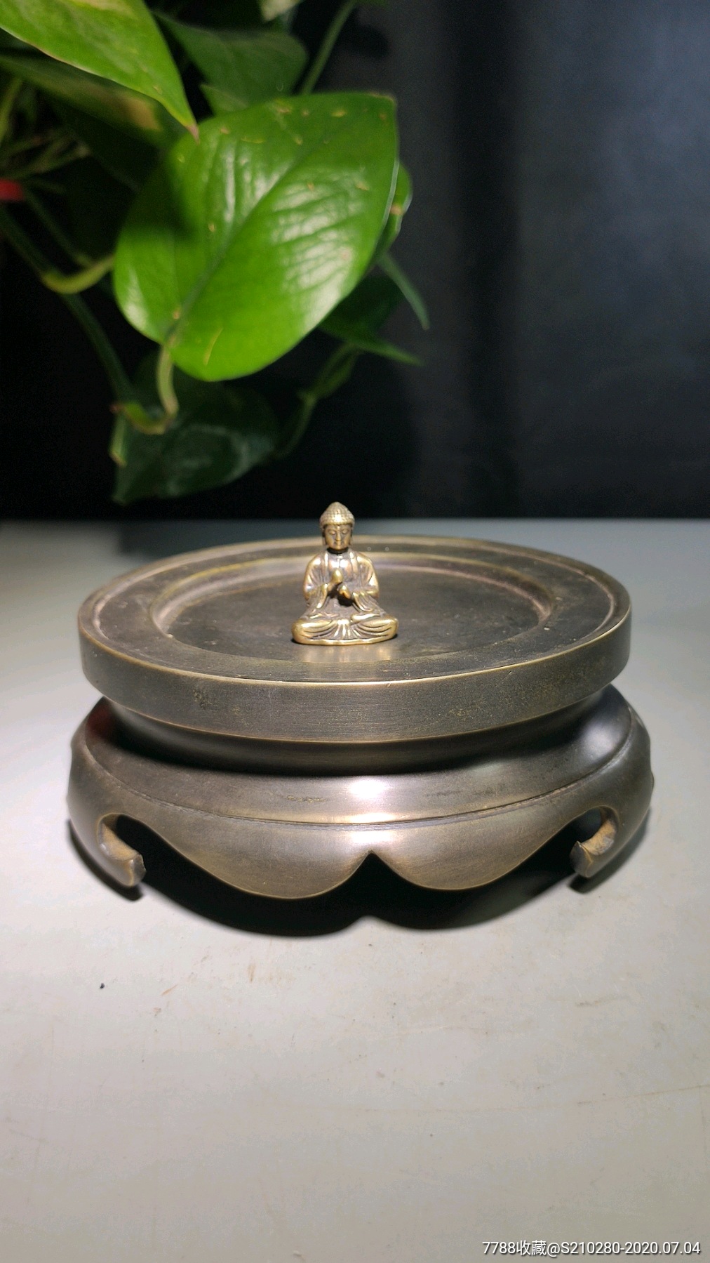 莲花铜底座