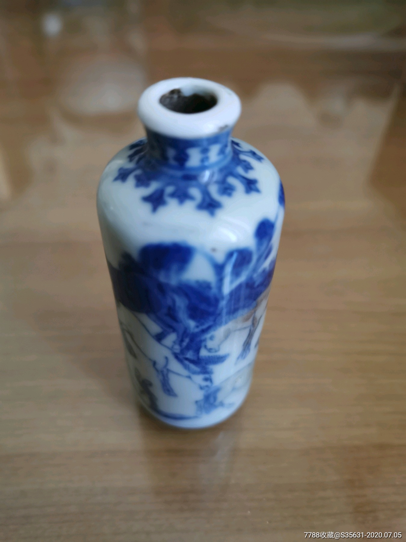 康熙青花釉里红八骏图鼻烟壶