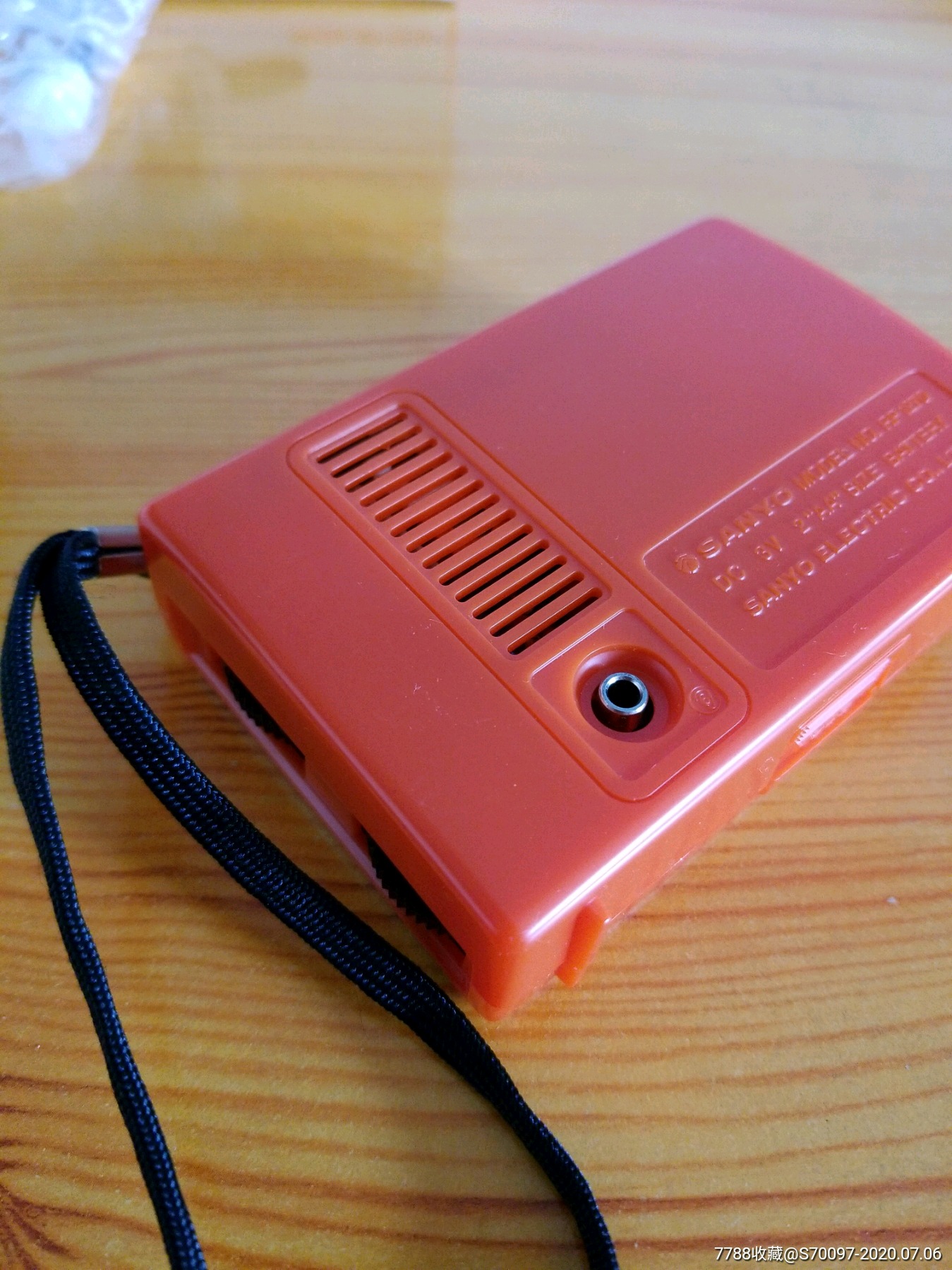 sanyo日本三洋红色微型袖珍老收音机,随身听,非电子管(关联索尼爱华